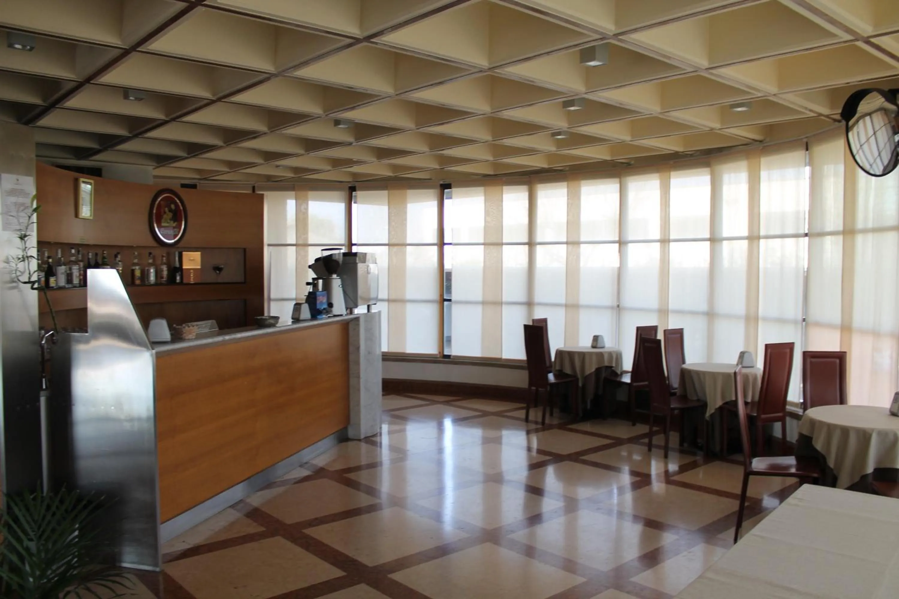 Lounge or bar in Hotel Cangrande Di Soave