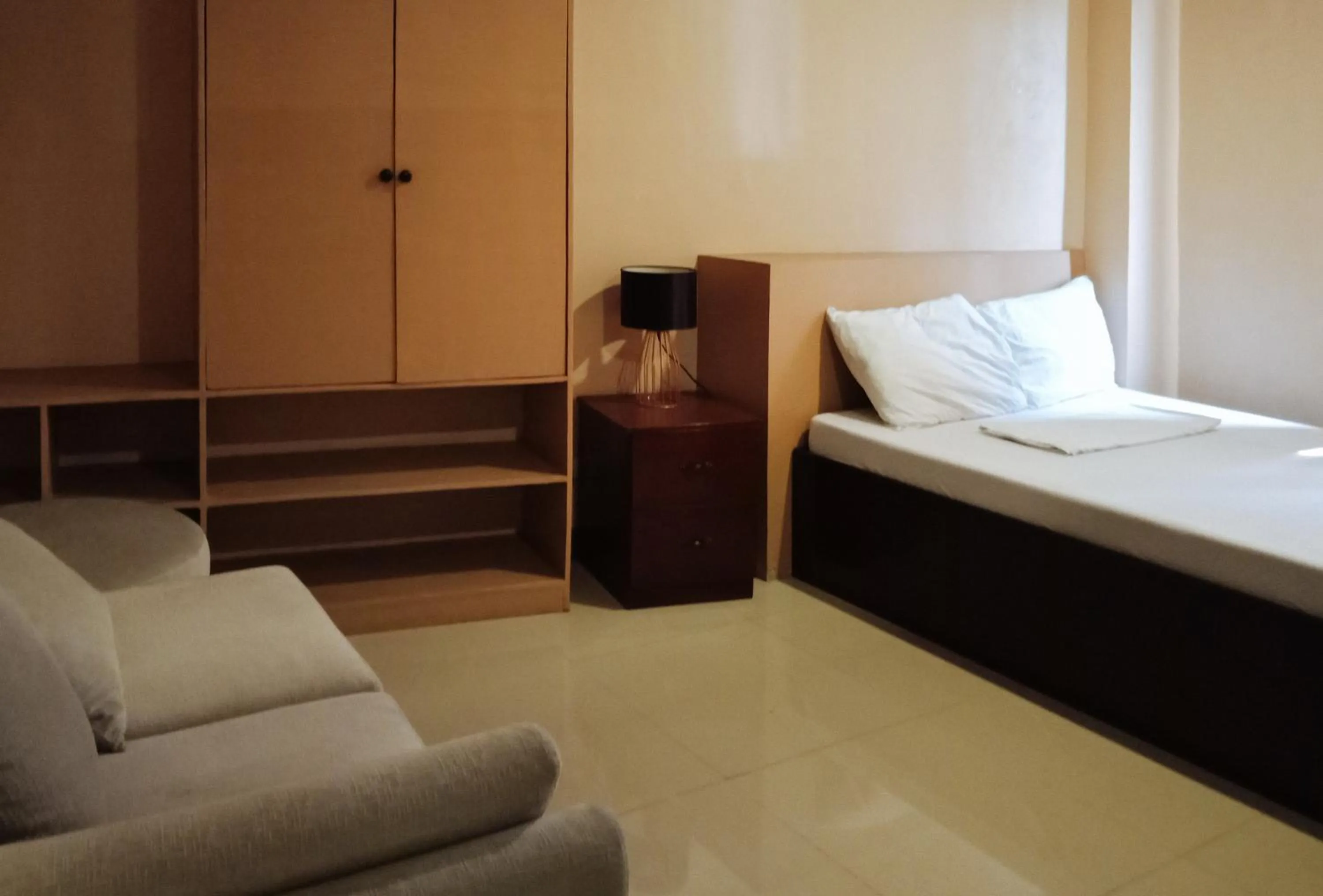 Bedroom, Bed in RedDoorz @ H.F. Golden Travellers Inn