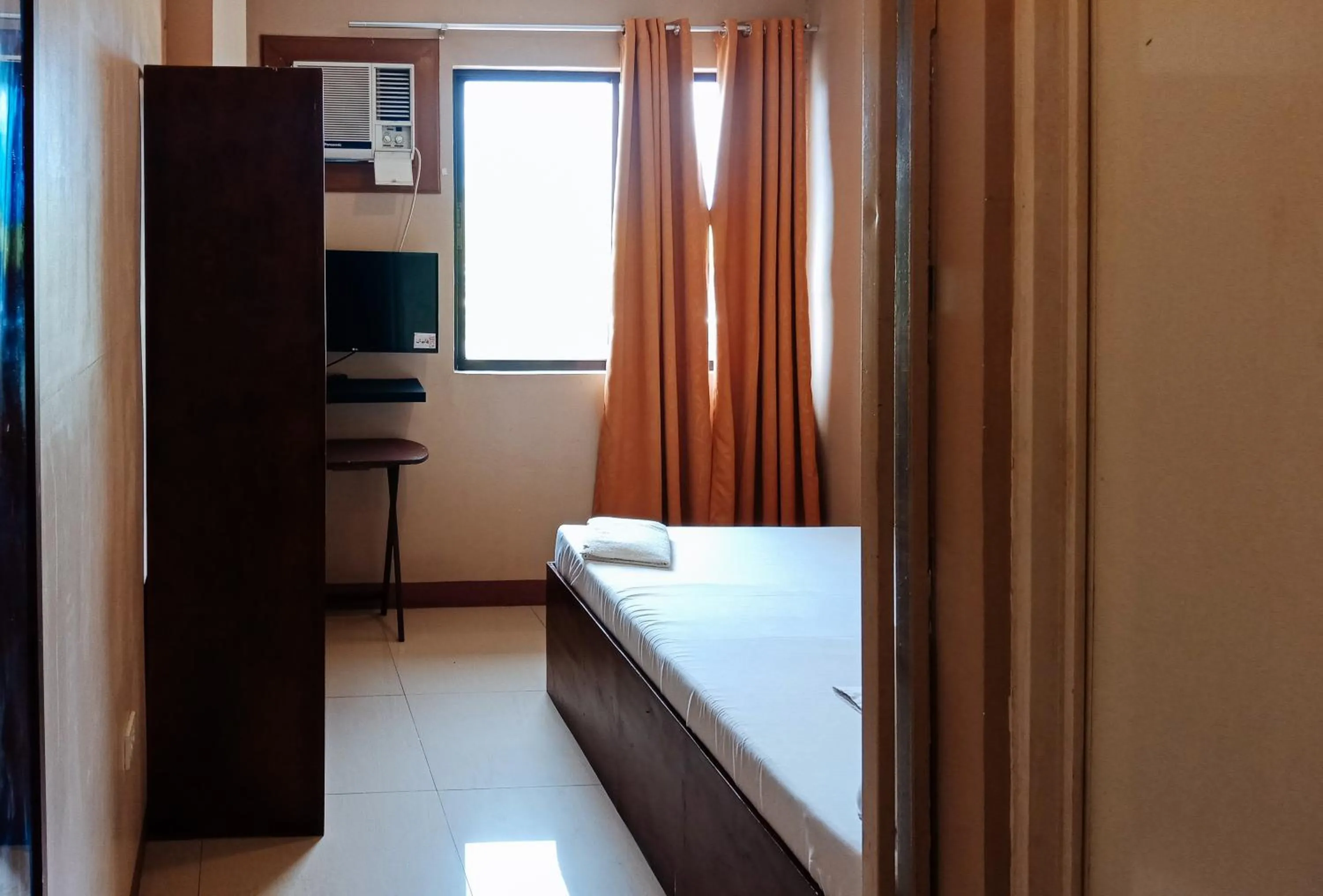 Bedroom, Bed in RedDoorz @ H.F. Golden Travellers Inn