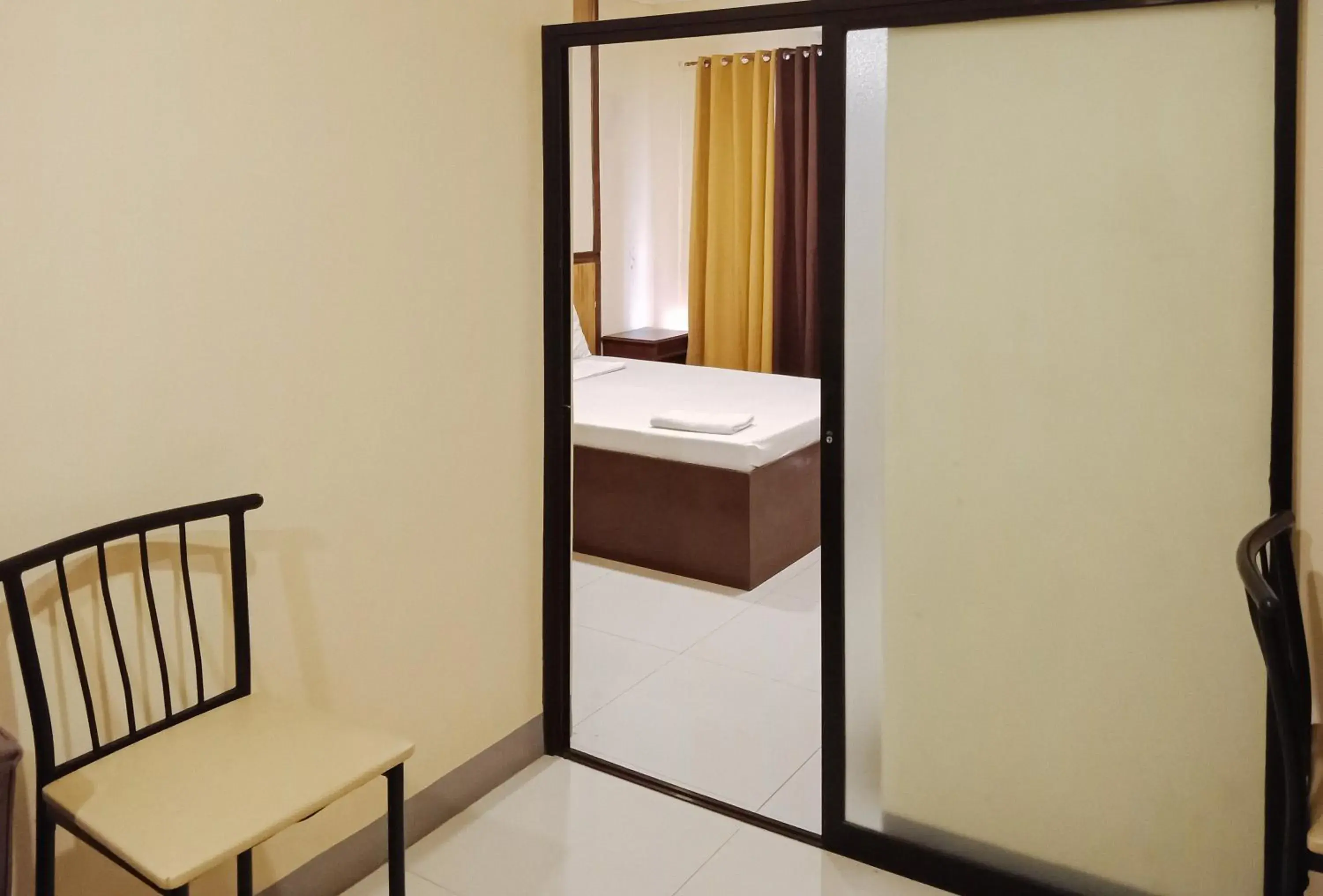 Bedroom, Bed in RedDoorz @ H.F. Golden Travellers Inn Bedroom, Bed in RedDoorz @ H.F. Golden Travellers Inn