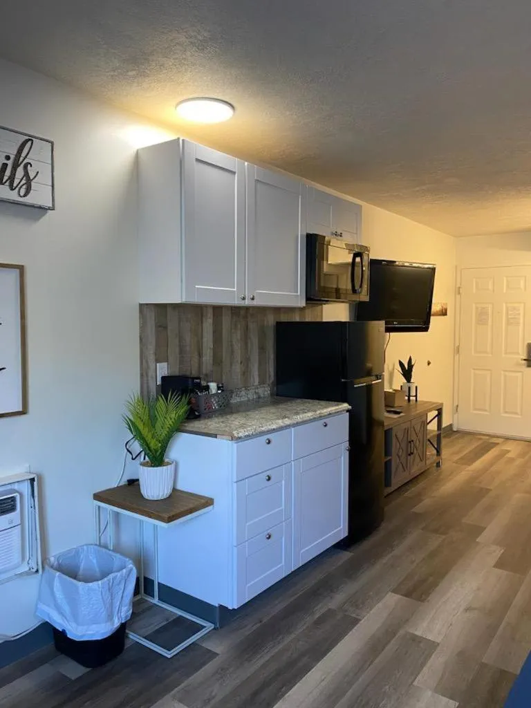 Kitchen or kitchenette in Jefferson Inn