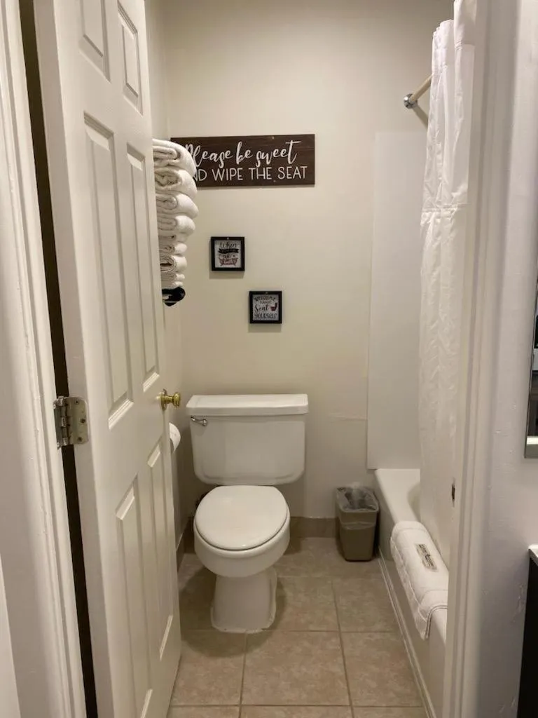 Bathroom in Jefferson Inn