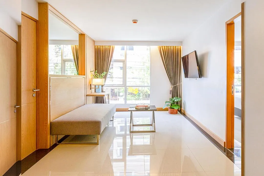 Living room, Bed in FX HOTEL NANA