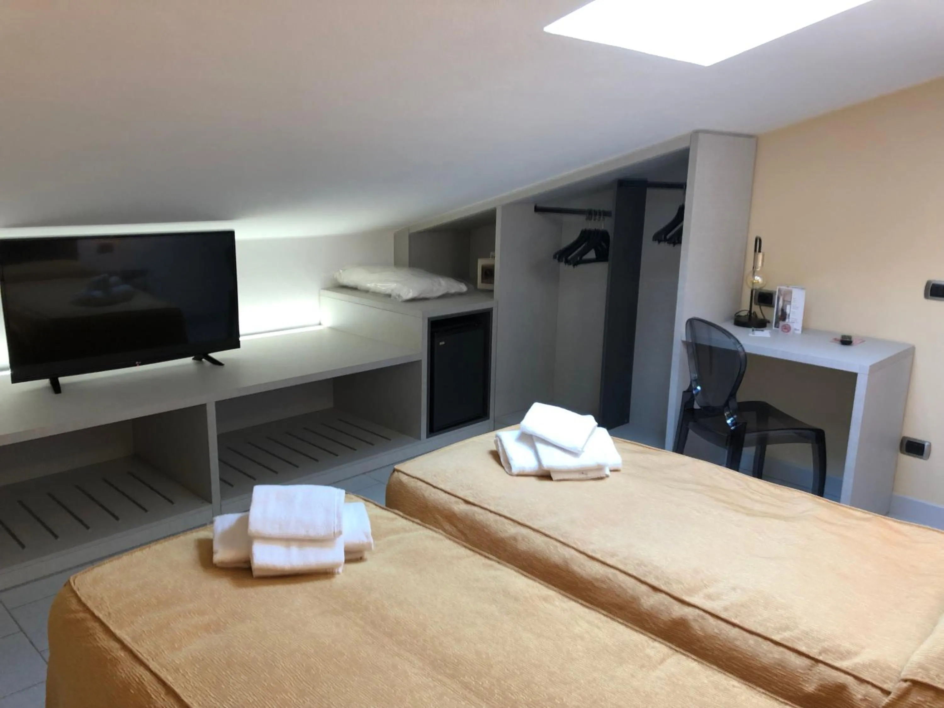 Photo of the whole room, Bed in Hotel Tirrenia