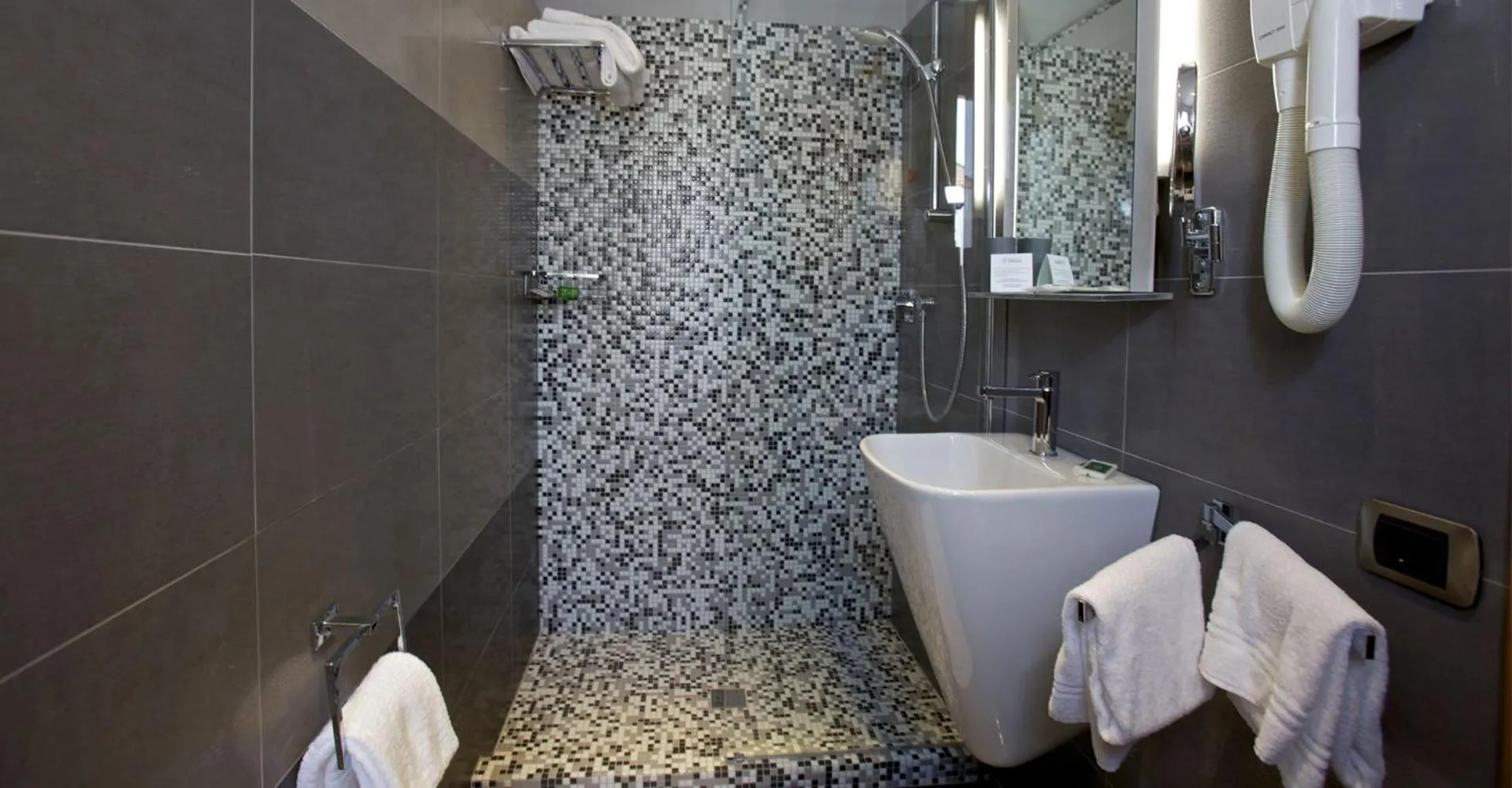 Shower in Hotel Tirrenia