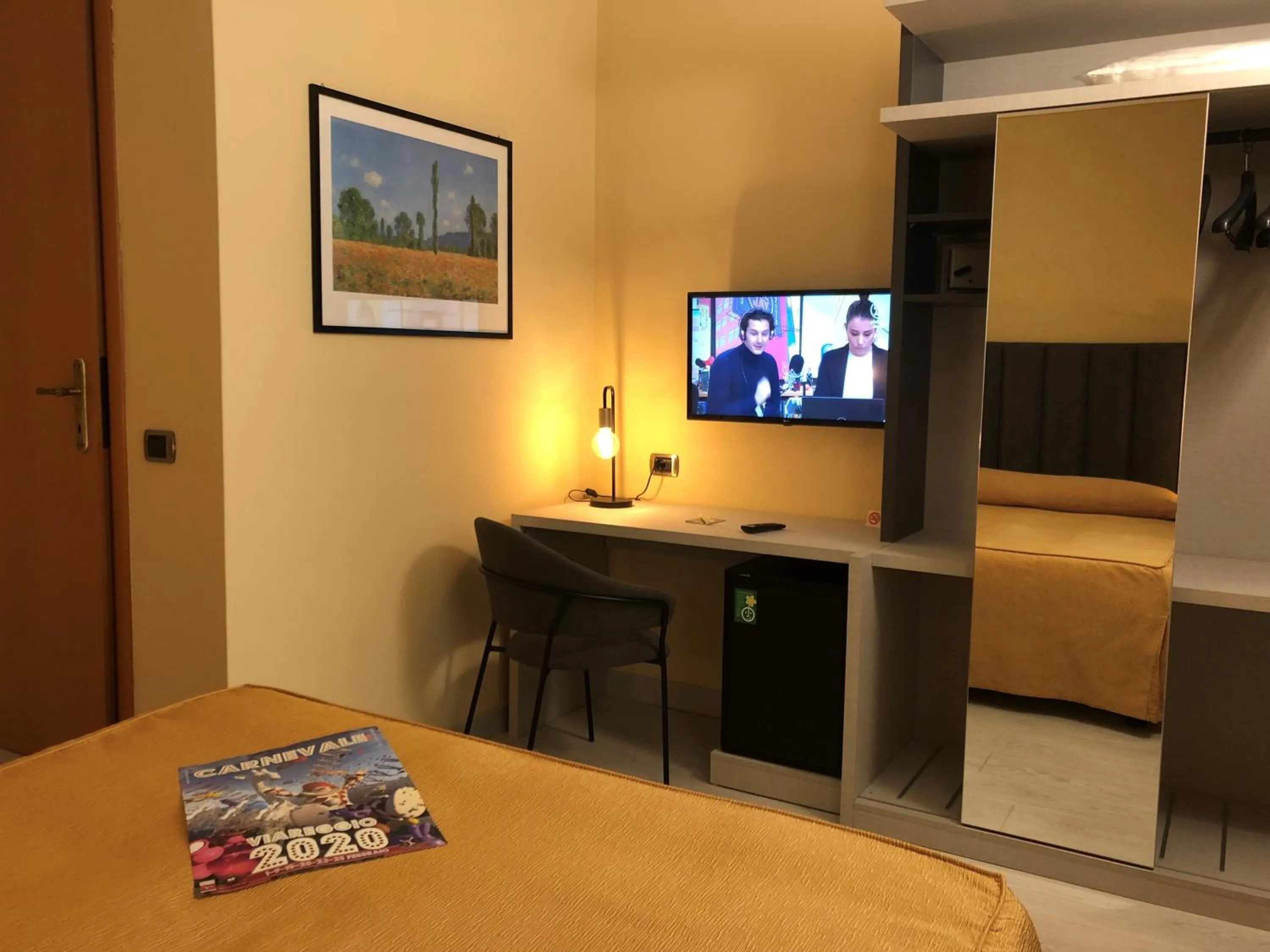TV and multimedia, Bed in Hotel Tirrenia