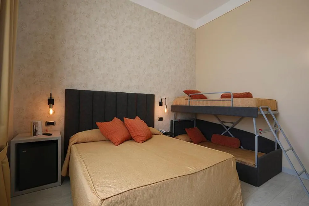 Photo of the whole room, Bed in Hotel Tirrenia