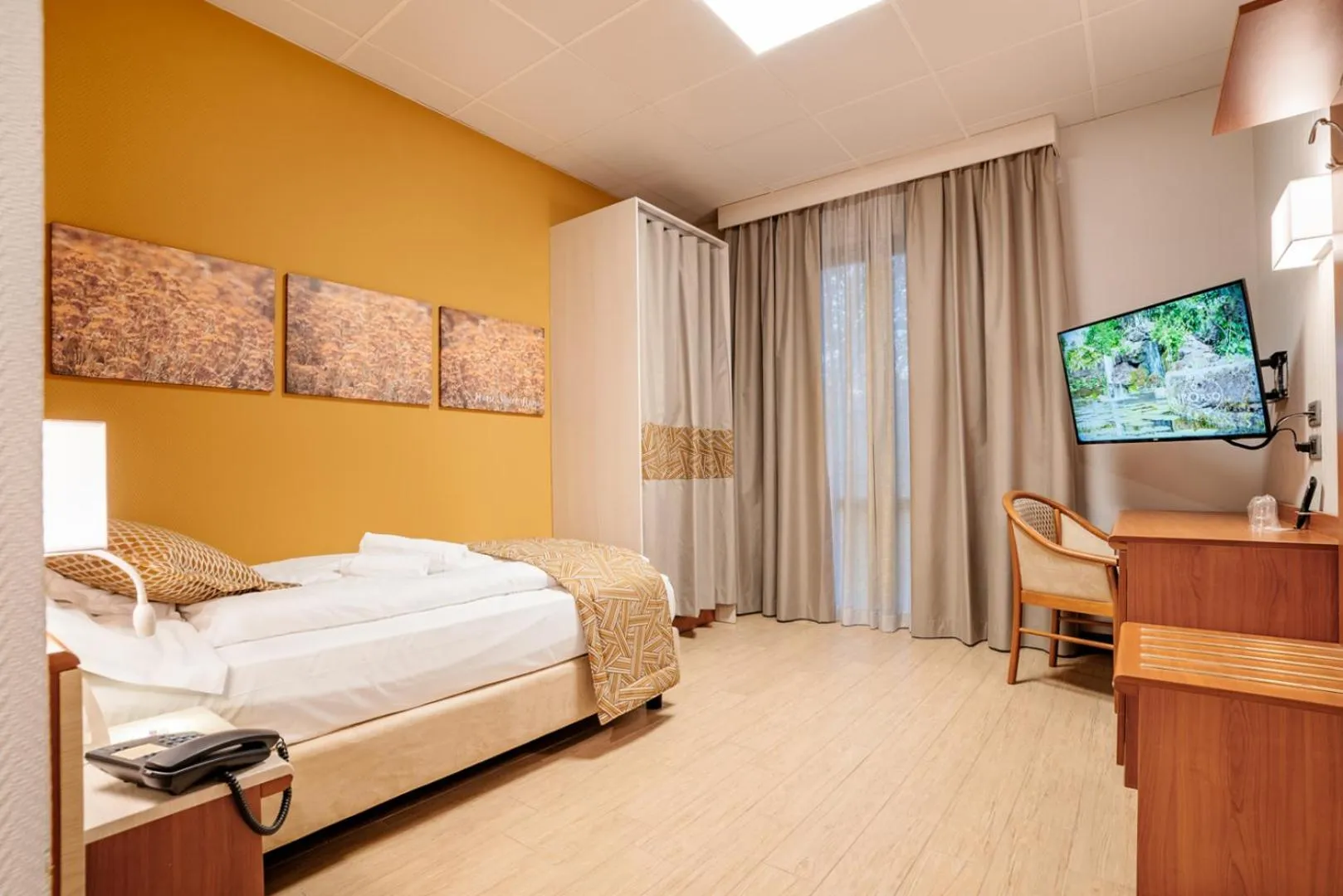 Photo of the whole room, Bed in Hotel all'Orso