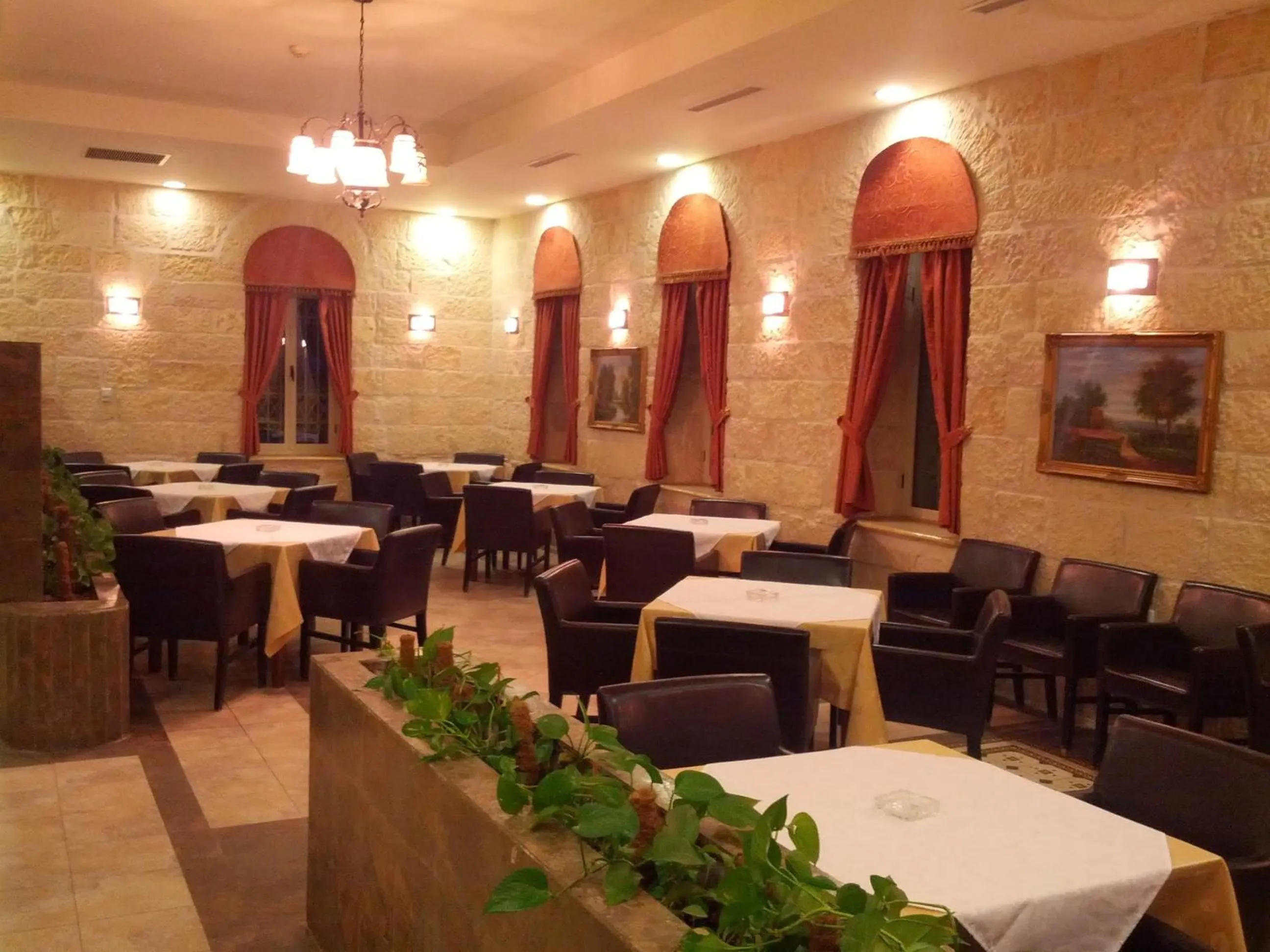 Restaurant/places to eat in Alhambra Palace Hotel Suites - Ramallah