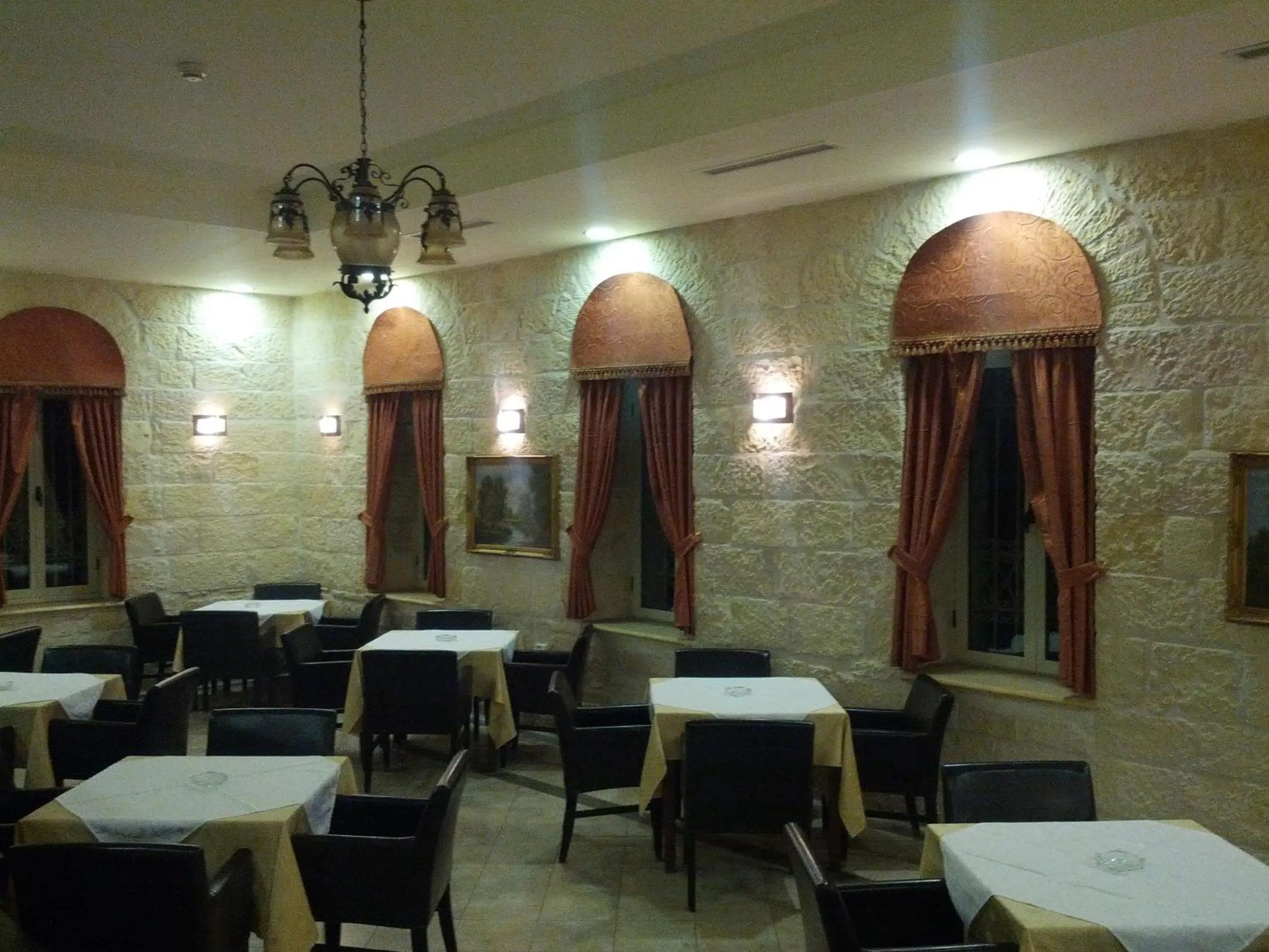 Restaurant/places to eat in Alhambra Palace Hotel Suites - Ramallah