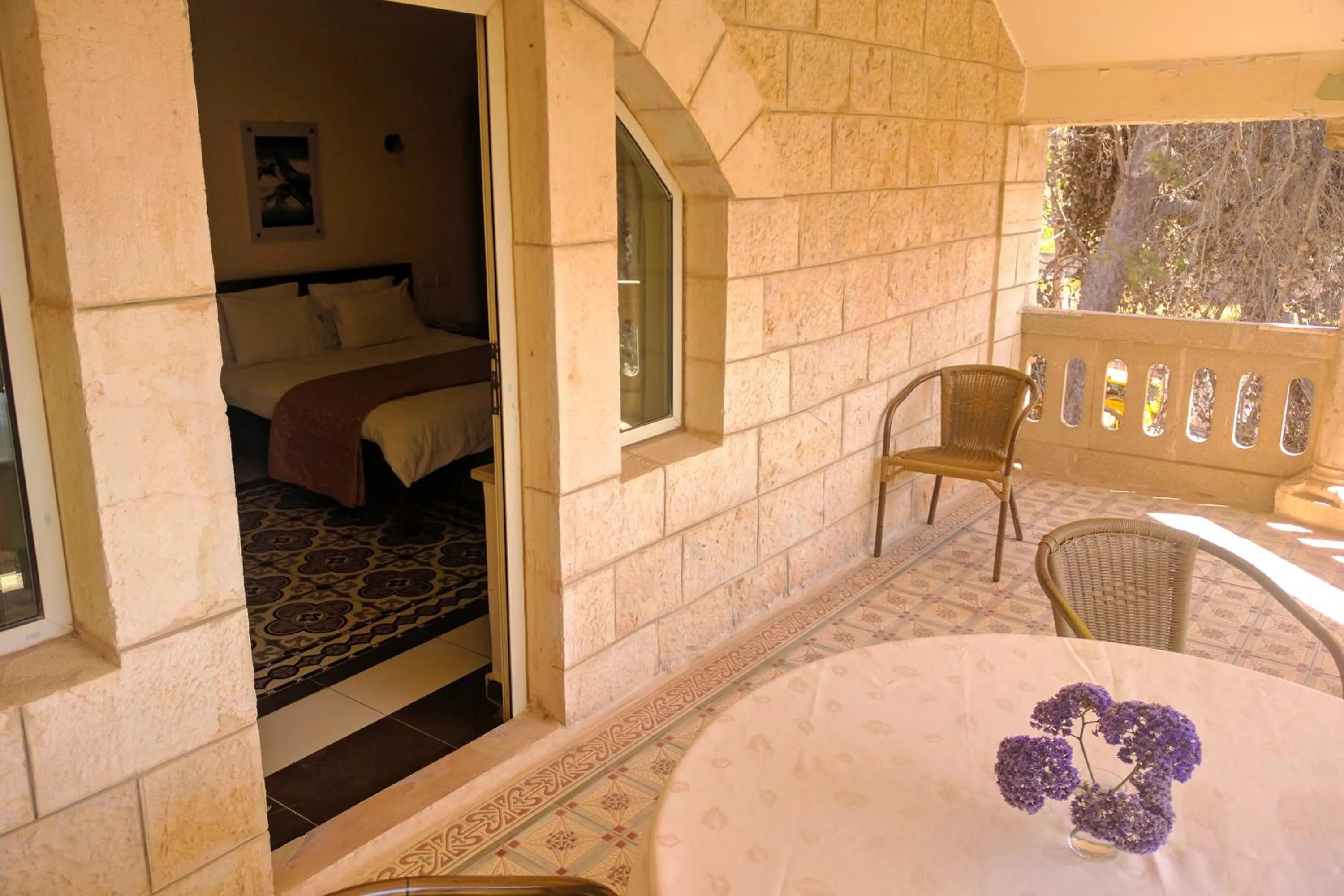 Balcony/Terrace, Bed in Alhambra Palace Hotel Suites - Ramallah
