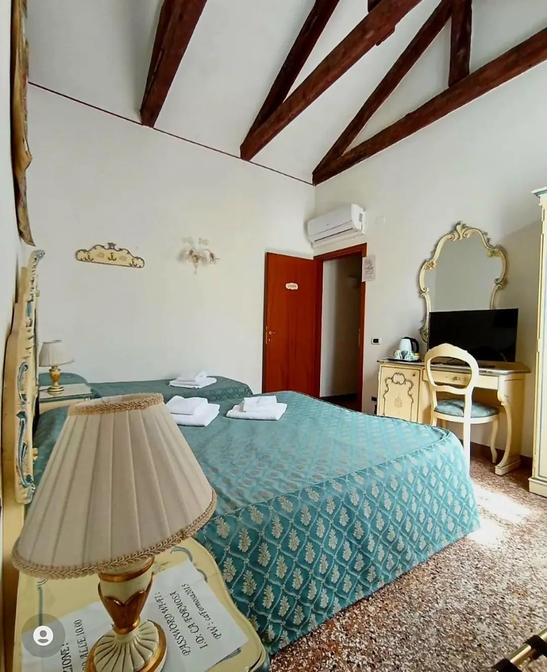 Bed in Locanda Ca' Formosa