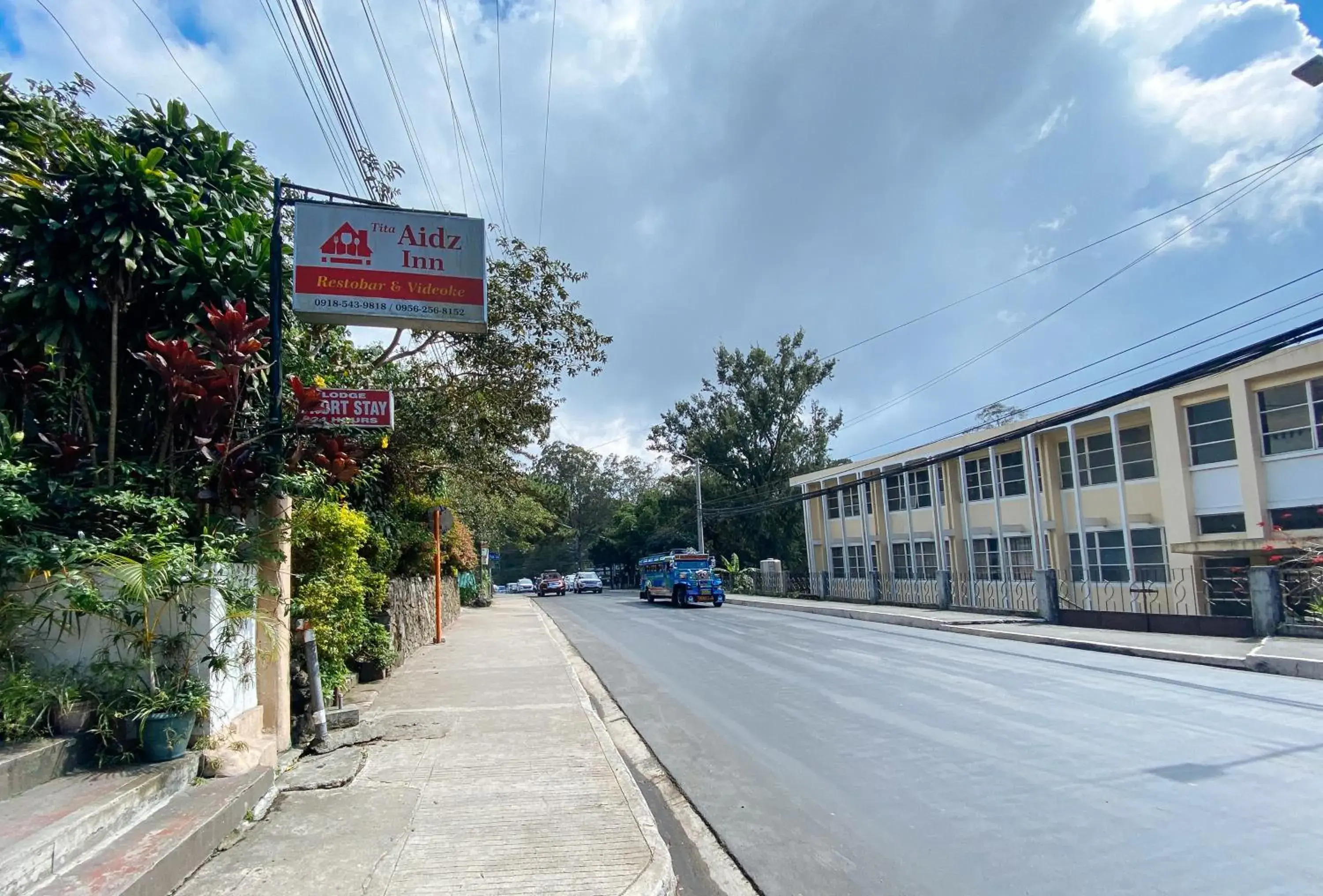 Street view in RedDoorz Hostel @ Tita Aidz Inn Baguio Street view in RedDoorz Hostel @ Tita Aidz Inn Baguio
