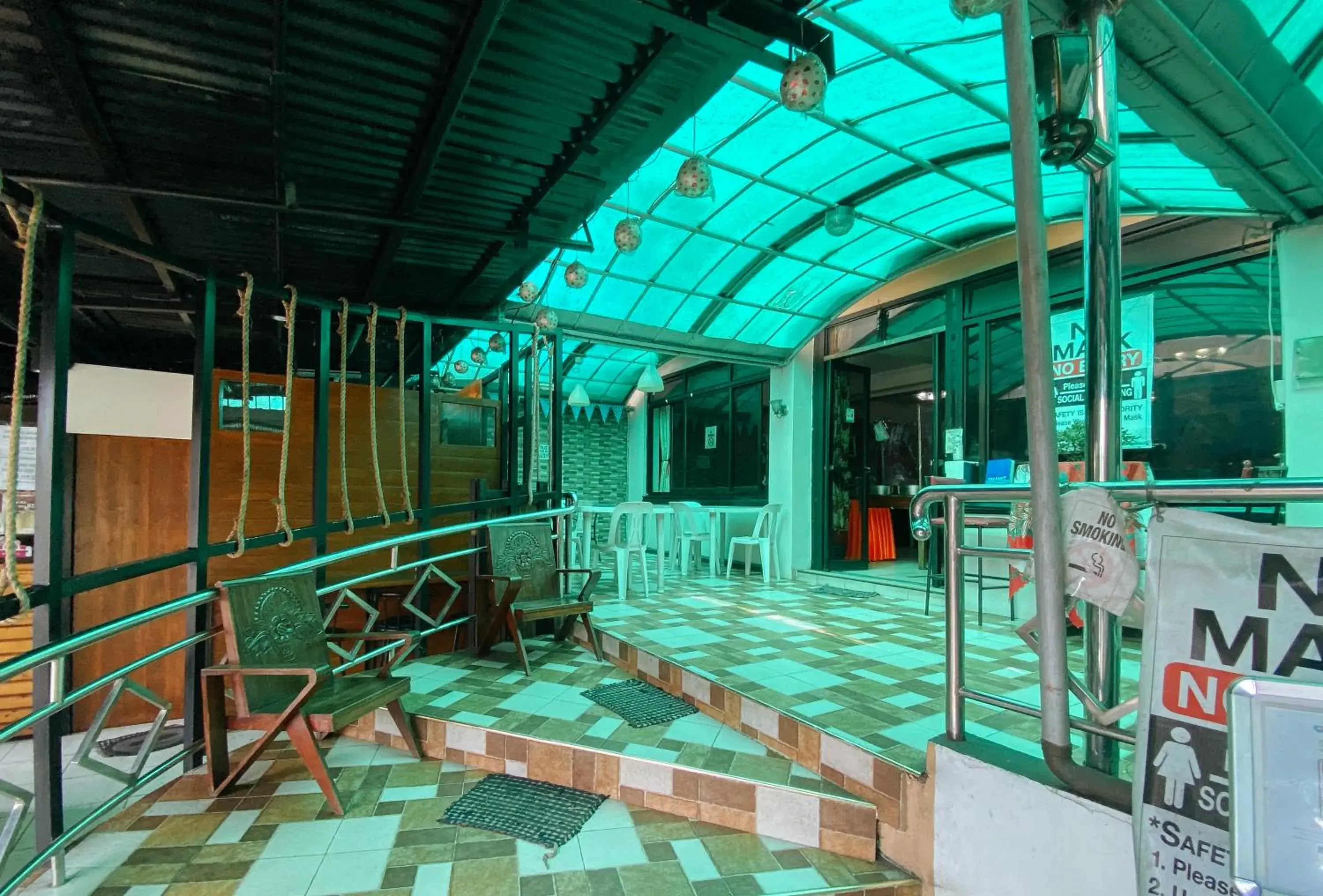 Facade/entrance in RedDoorz Hostel @ Tita Aidz Inn Baguio Facade/entrance in RedDoorz Hostel @ Tita Aidz Inn Baguio