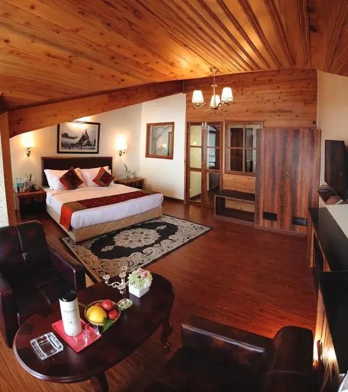 Bedroom, Bed in Crescent Resort, Darjeeling Bedroom, Bed in Crescent Resort, Darjeeling