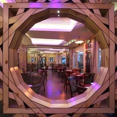 Restaurant/places to eat in Crescent Resort, Darjeeling