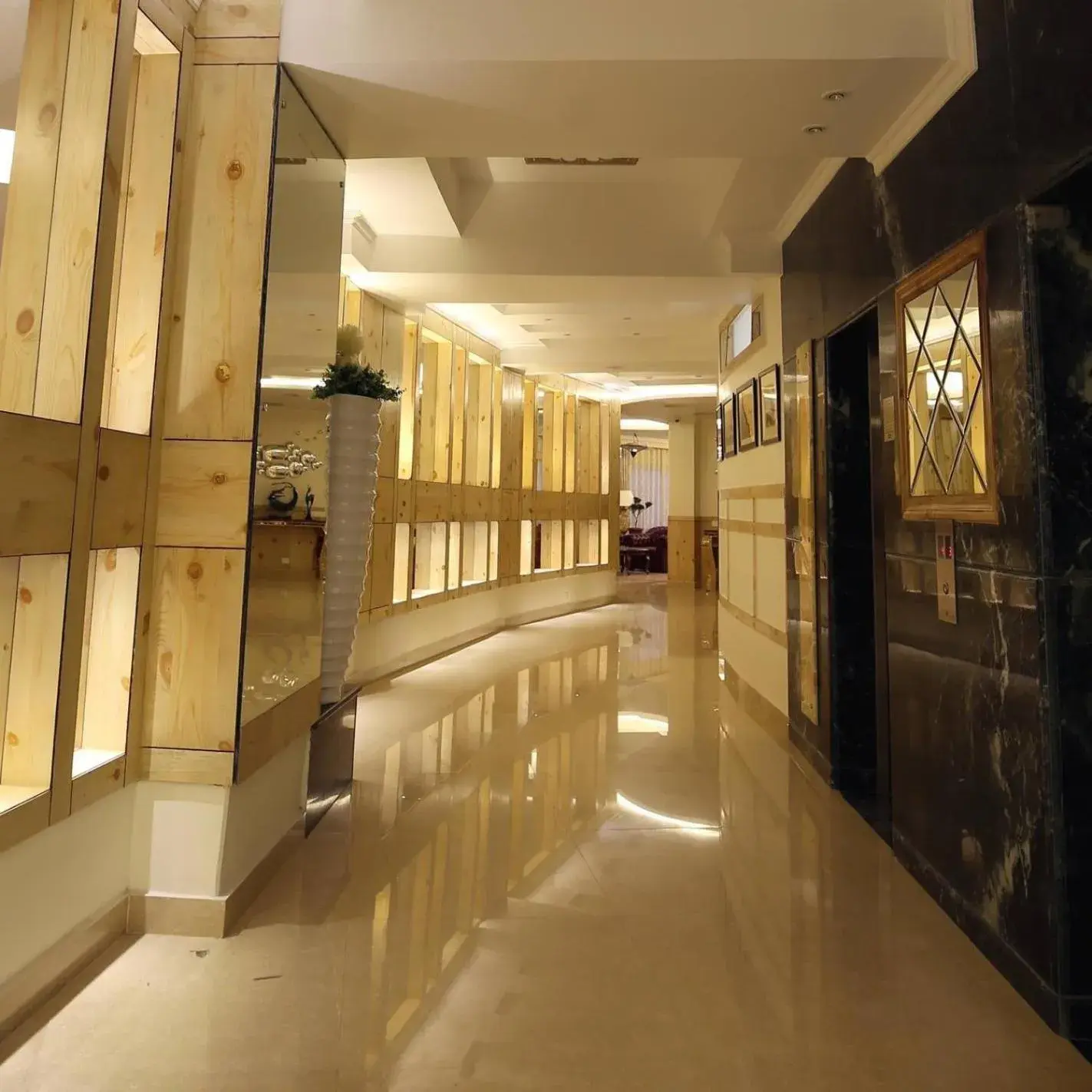 Lobby or reception in Crescent Resort, Darjeeling Lobby or reception in Crescent Resort, Darjeeling