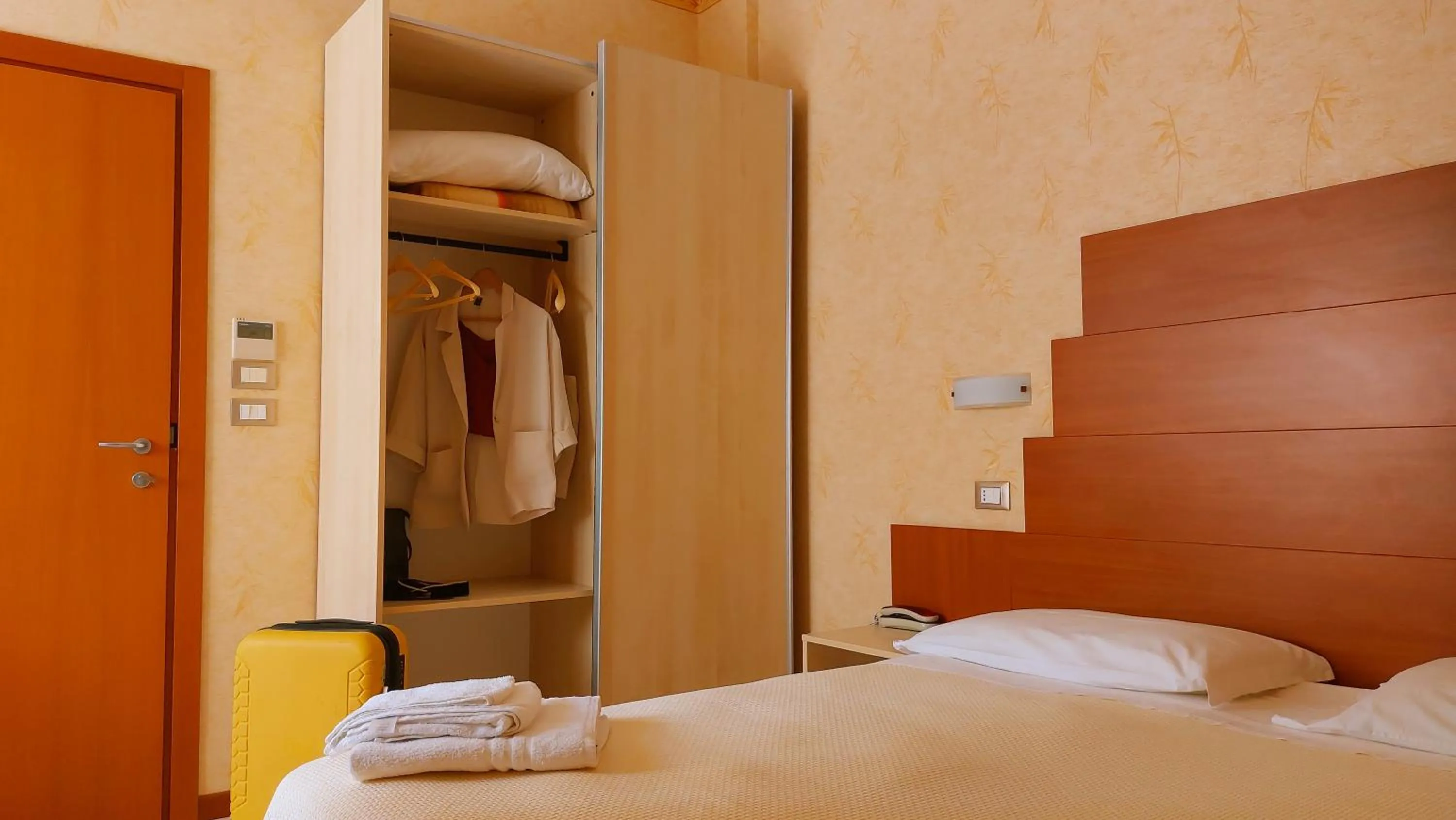 Bedroom, Bed in Hotel Condor