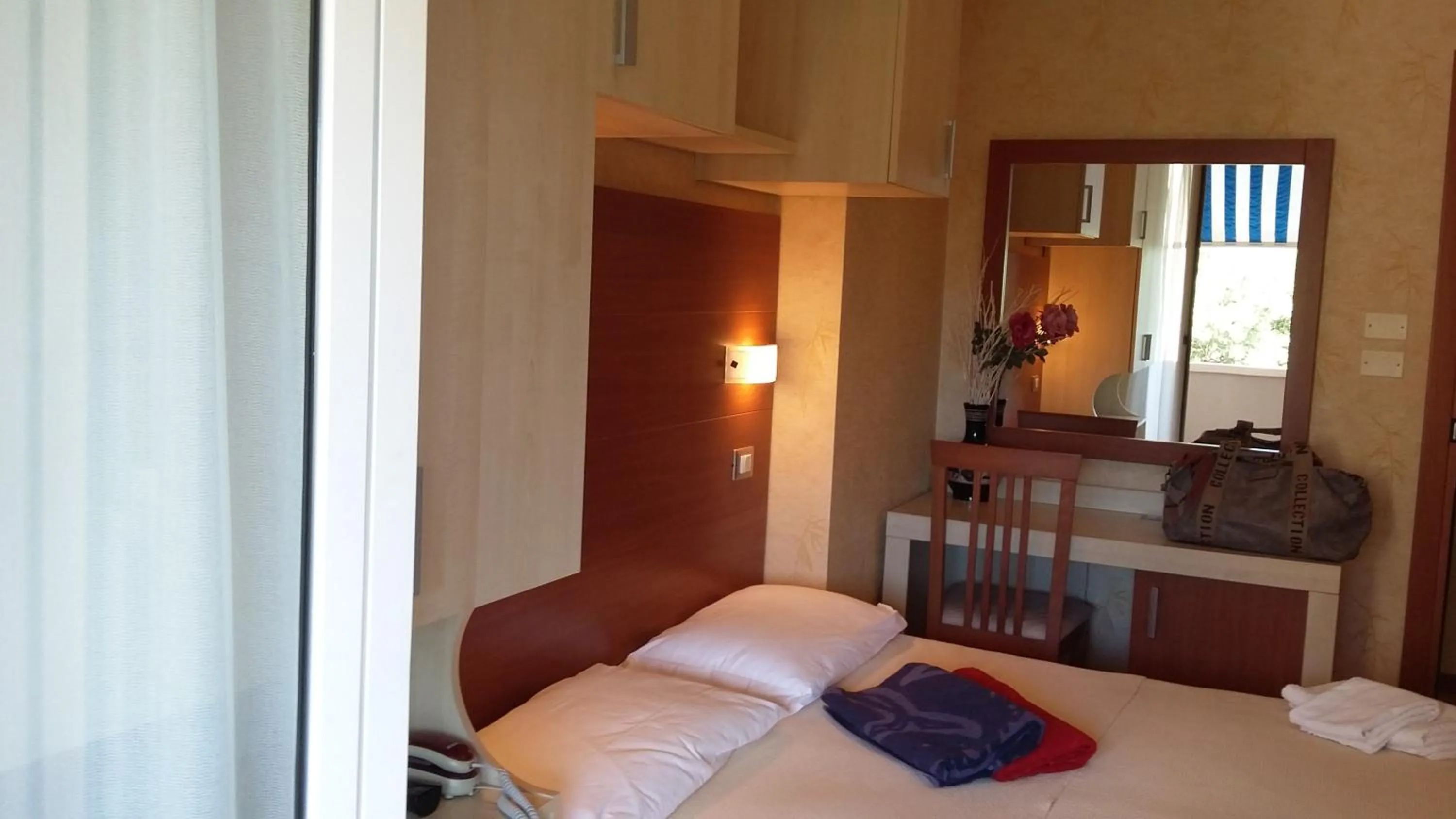 Double or Twin Room without Balcony in Hotel Condor