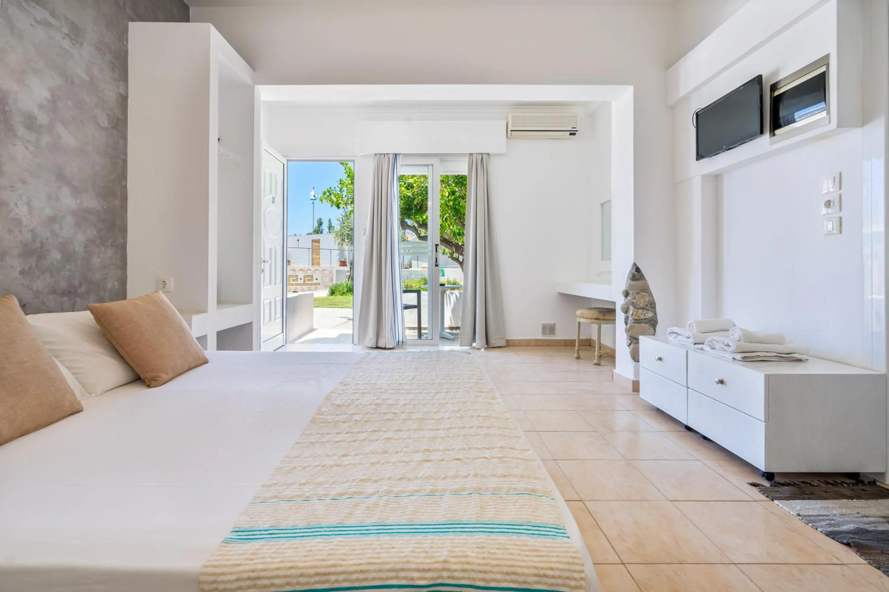 Photo of the whole room, Bed in Mando Living -Faliraki