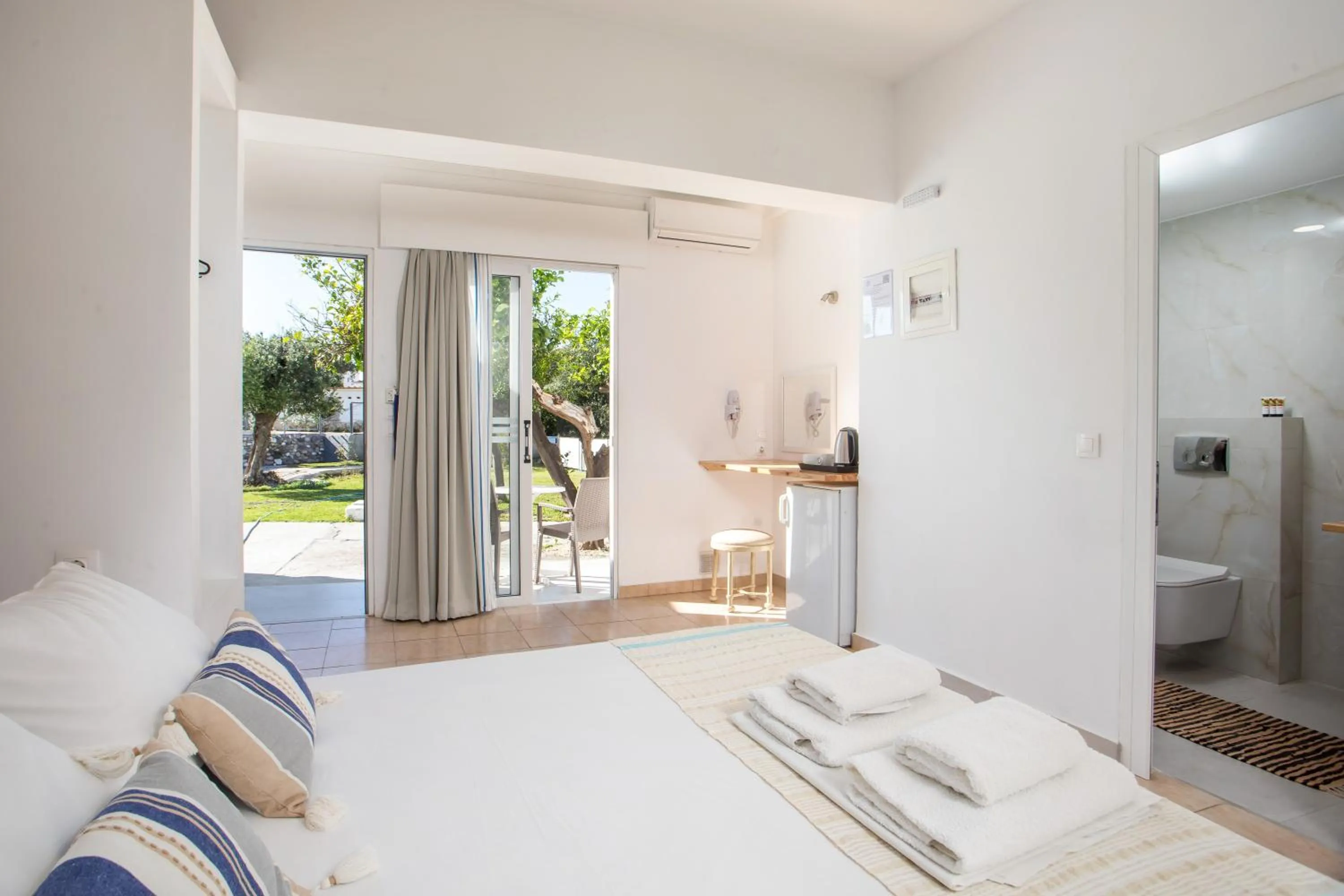 Photo of the whole room, Bed in Mando Living -Faliraki