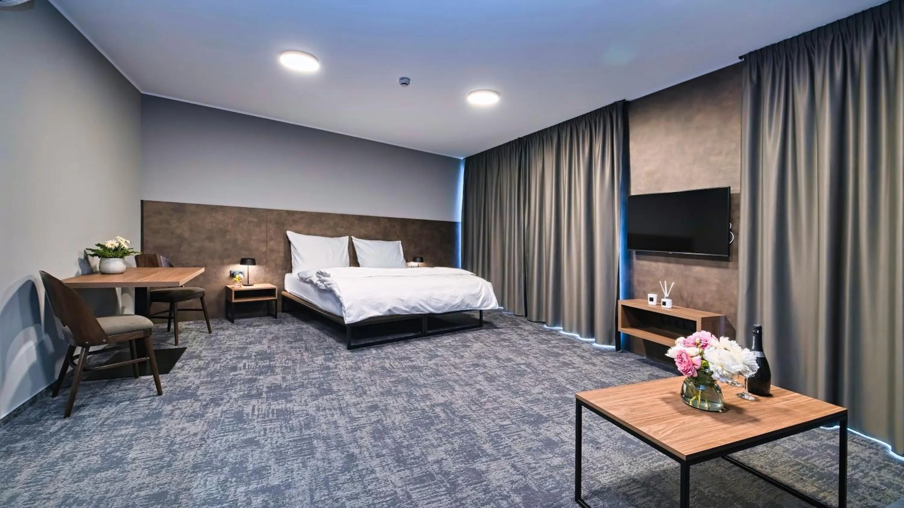 Photo of the whole room, Bed in ABA Apartments