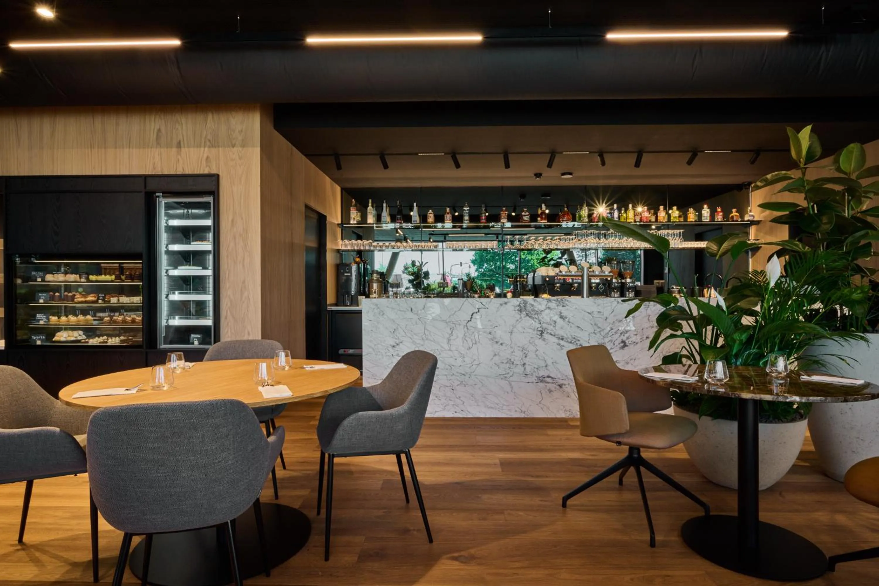 Restaurant/places to eat in ABA Apartments