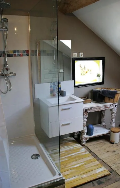 Twin Room with City View - single occupancy in Les Petites Mirabelles - À 9mn du ZooParc de Beauval - Gare à 200m - Route des Châteaux de la Loire