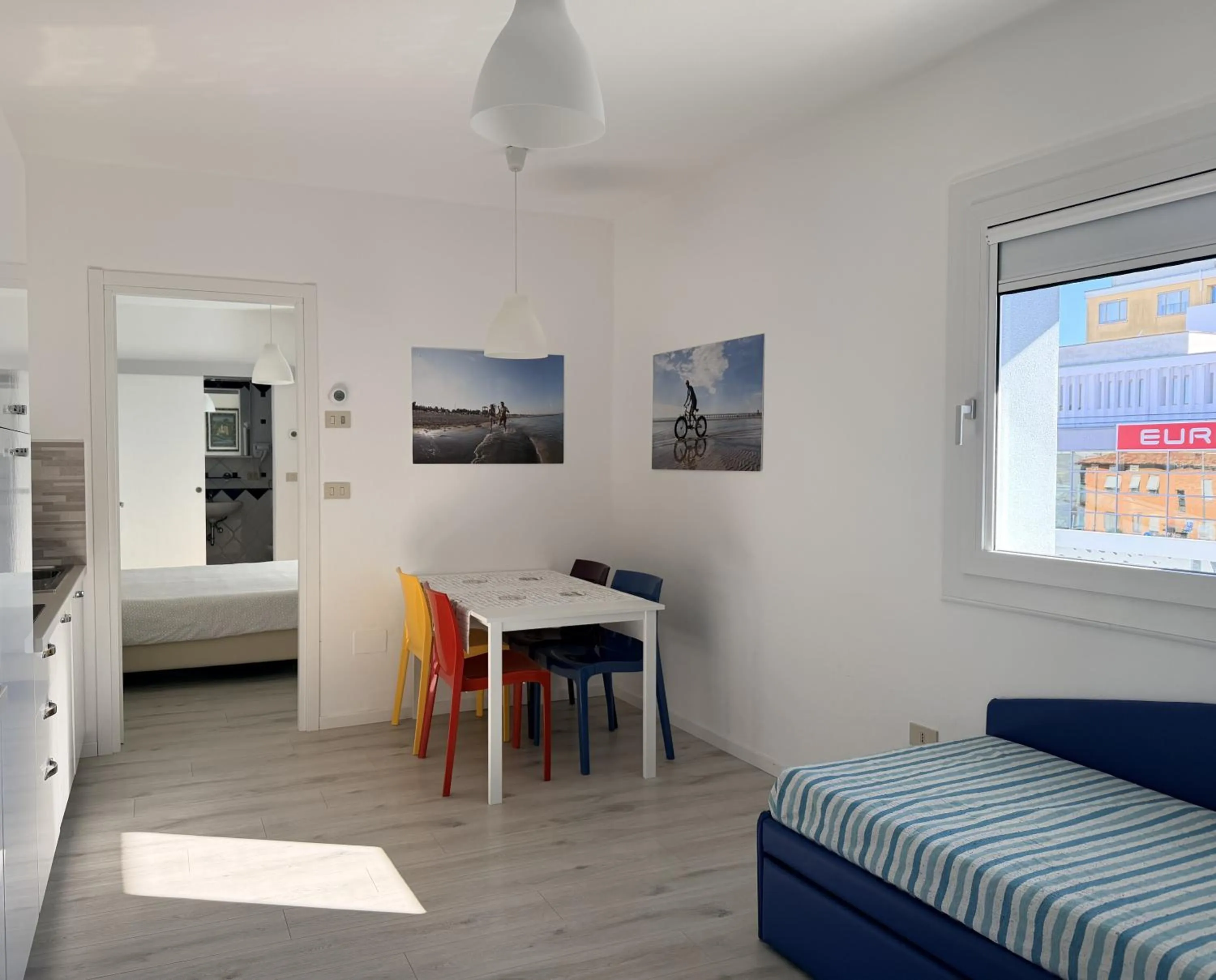 Kitchen or kitchenette, Bed in Aparthotel Holiday