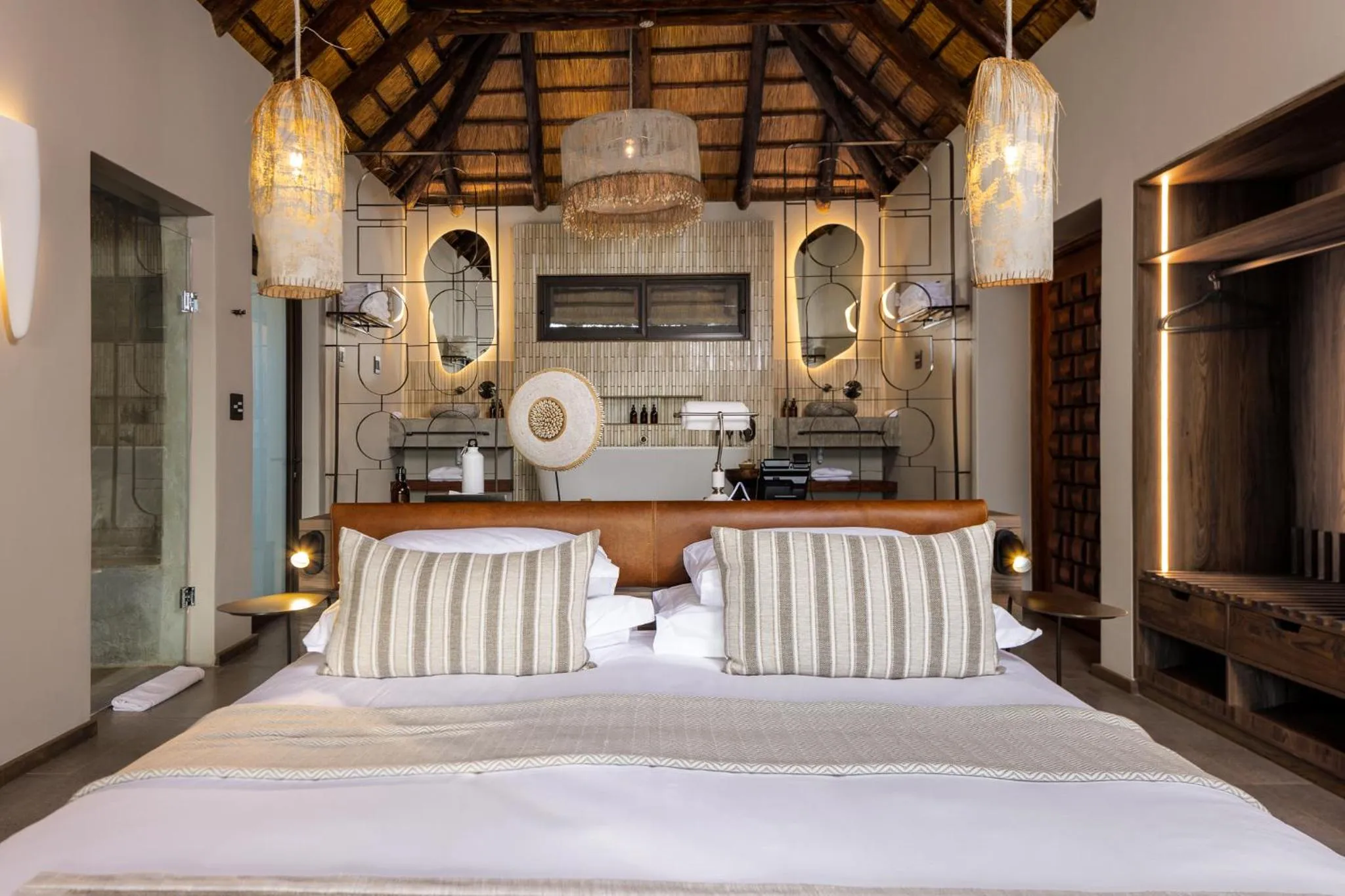 Photo of the whole room, Bed in Simbavati Waterside