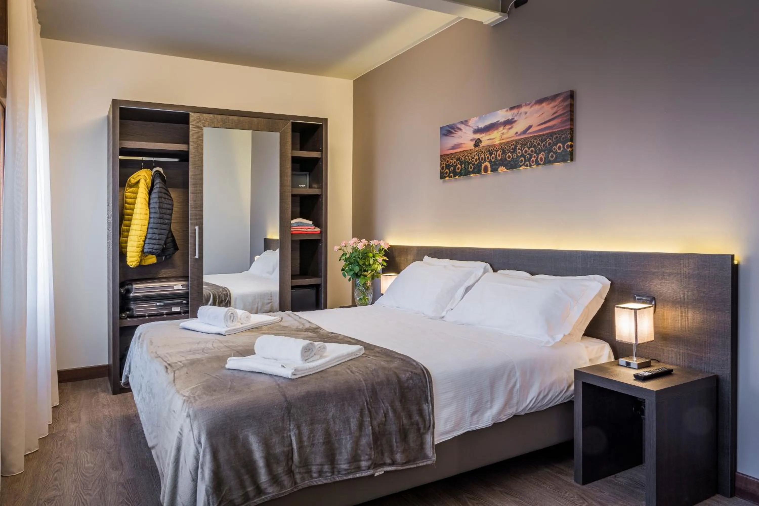 Photo of the whole room, Bed in Hotel Gardenia Sirmione