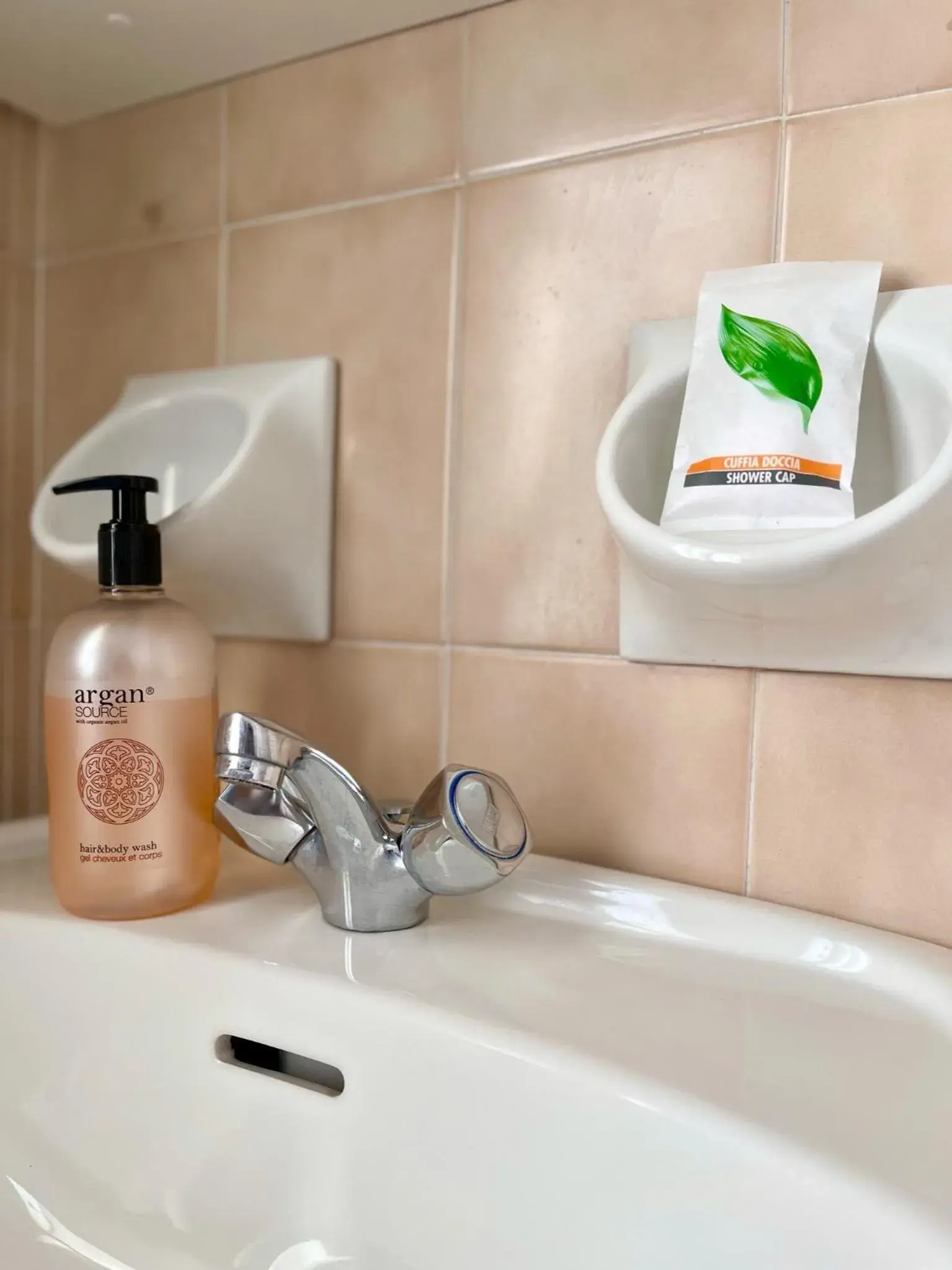 Bathroom in Hotel Gardenia Sirmione Bathroom in Hotel Gardenia Sirmione