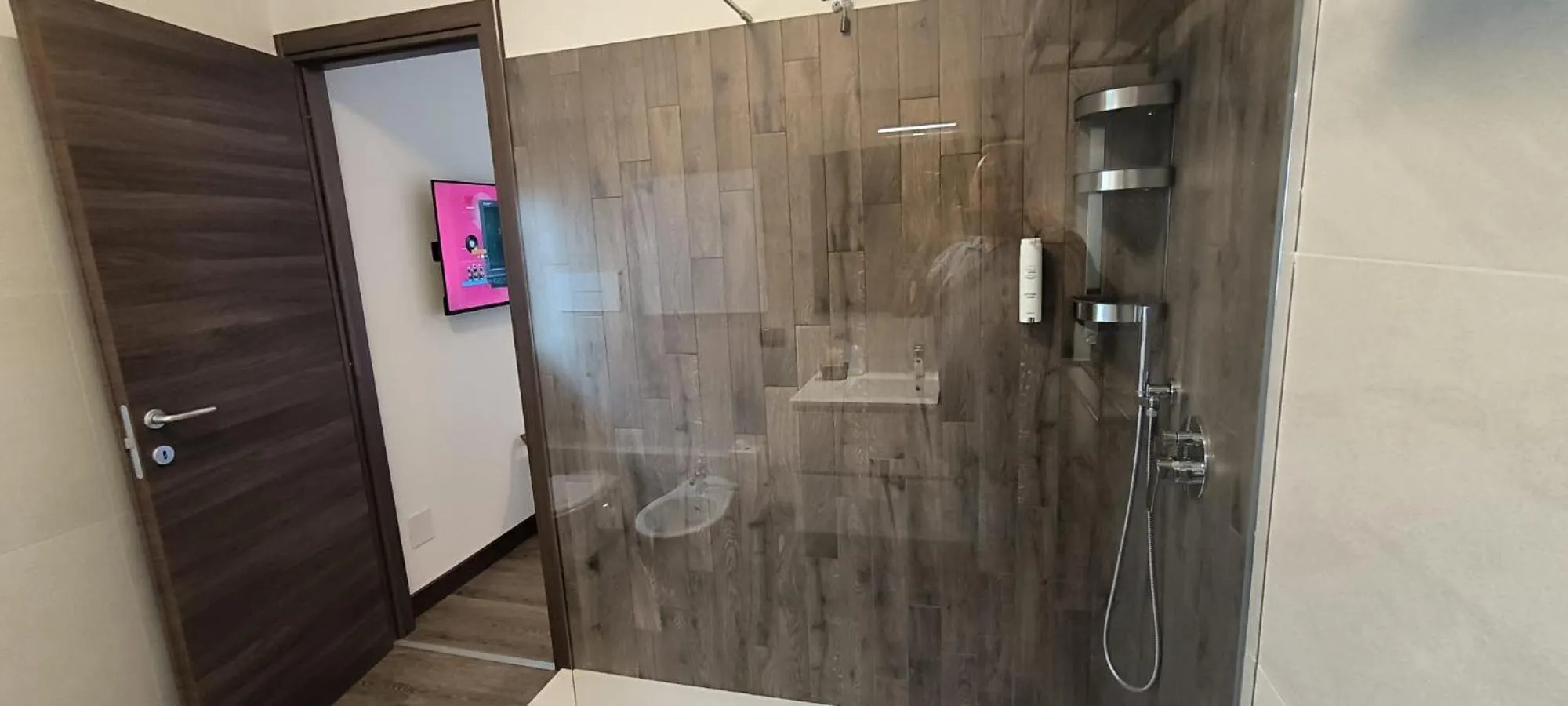 Shower in Hotel Gardenia Sirmione