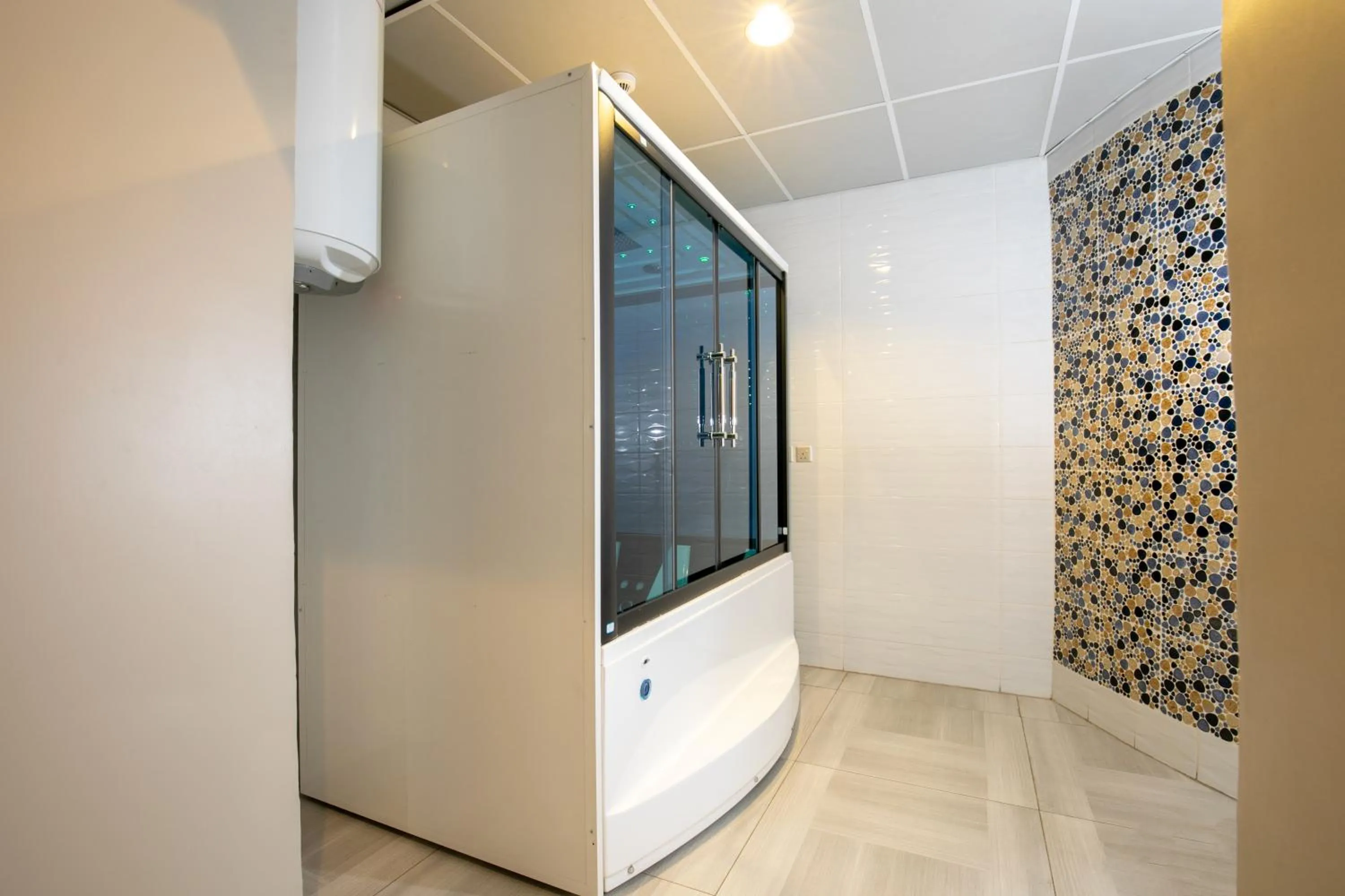 Shower in Royal Boutique Hotel