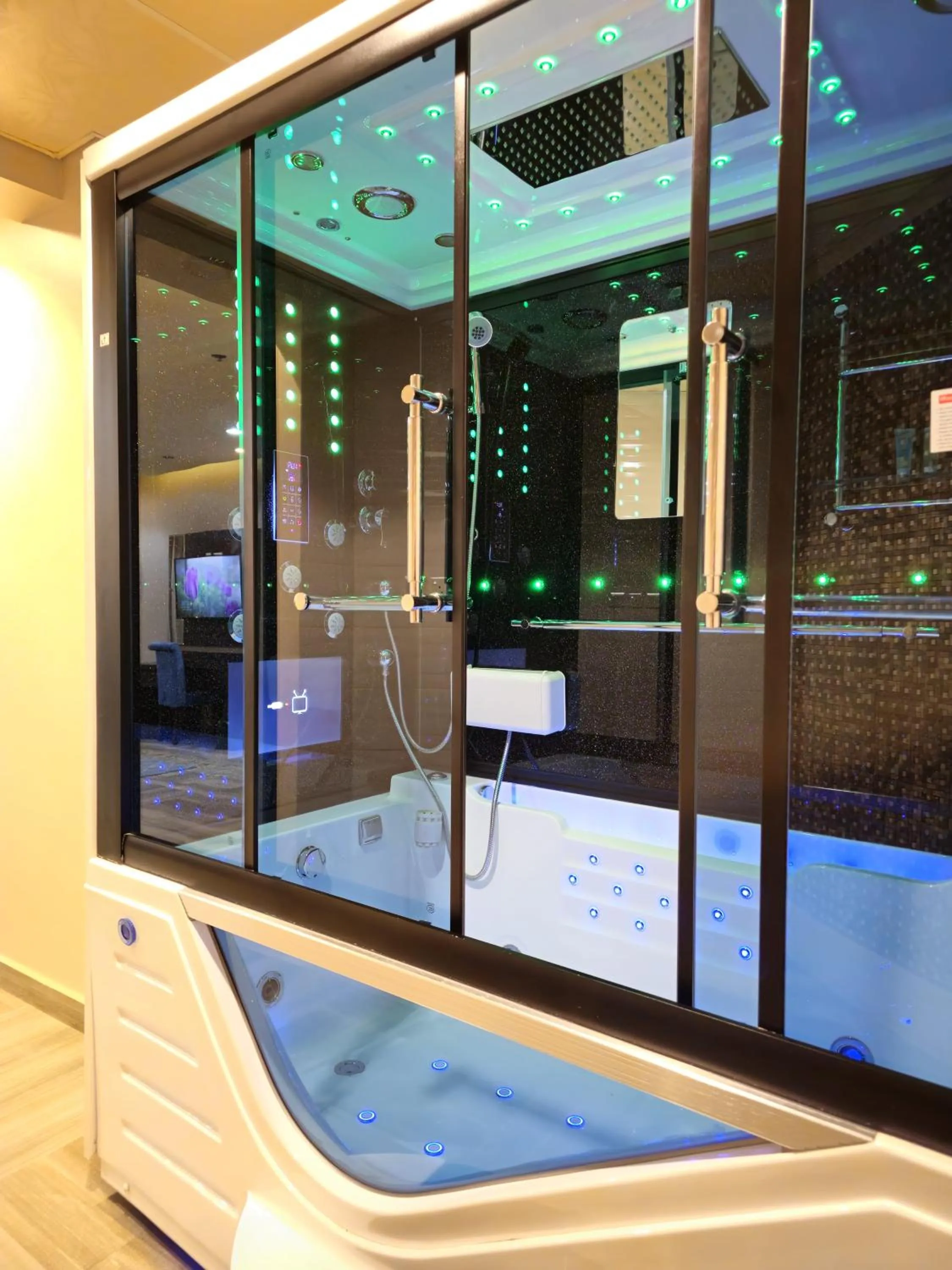 Hot Tub in Royal Boutique Hotel