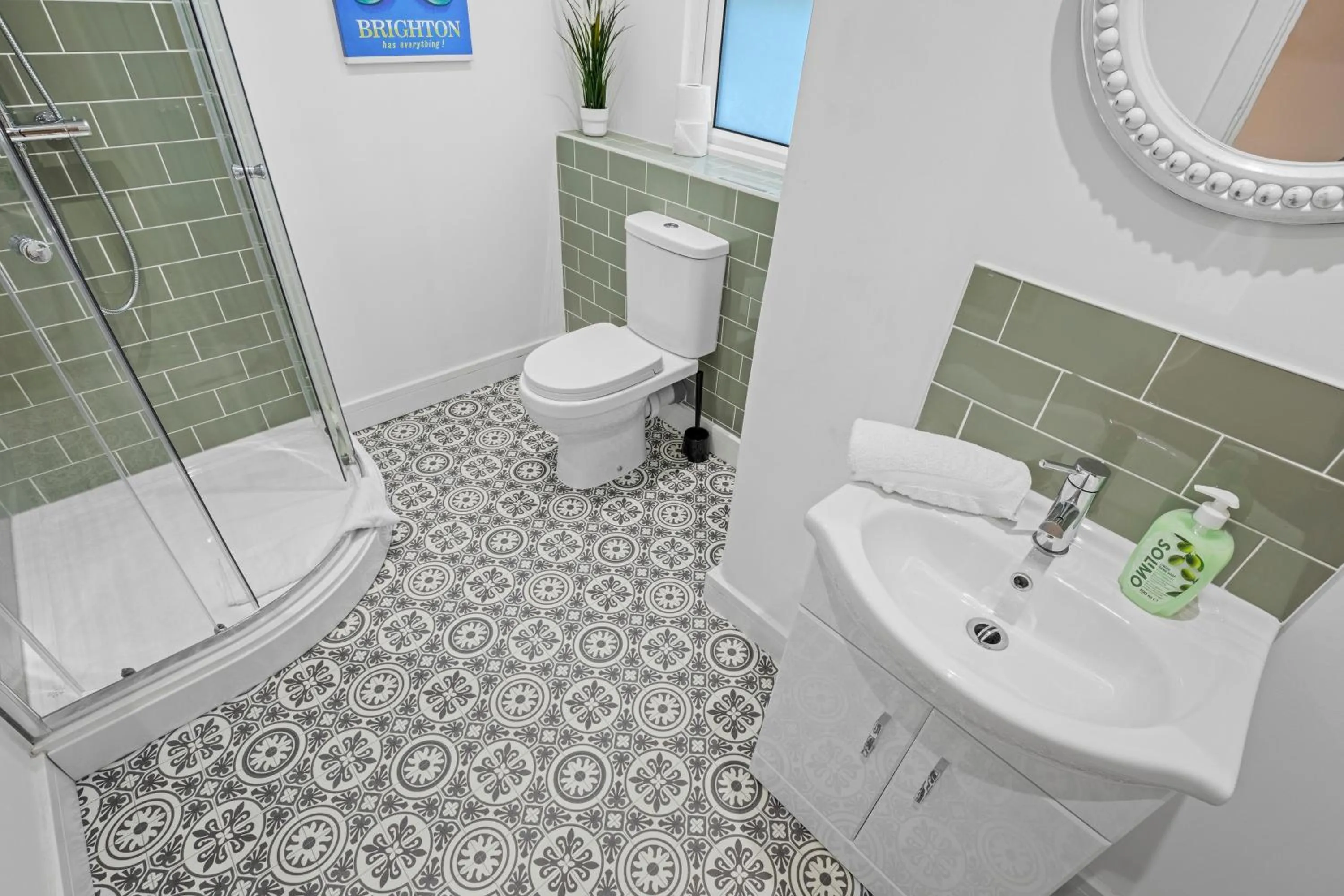 Shower in St Peters Pad By My Getaways Free Parking