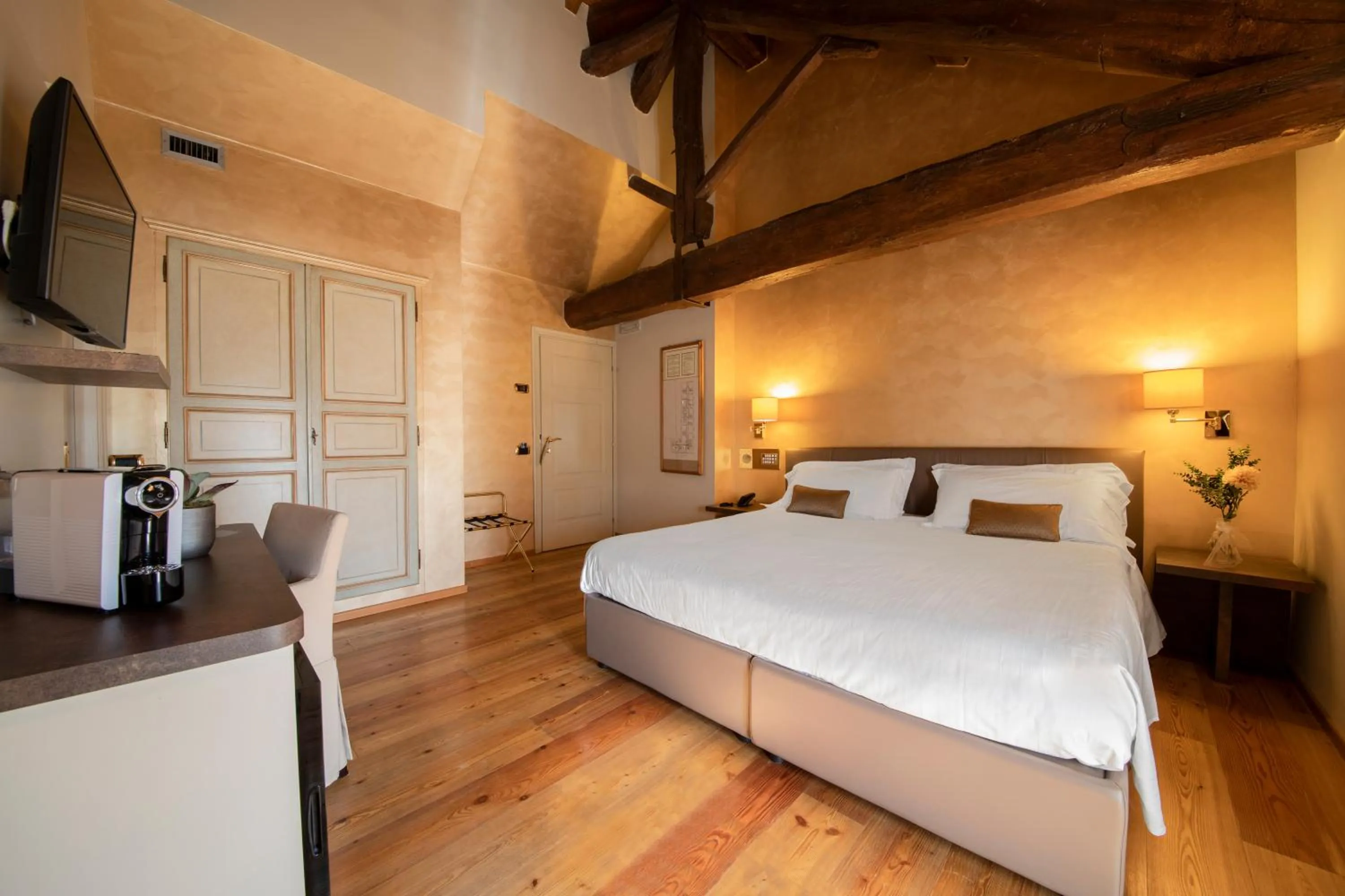 Bedroom, Bed in Hotel Parco Borromeo - Monza Brianza