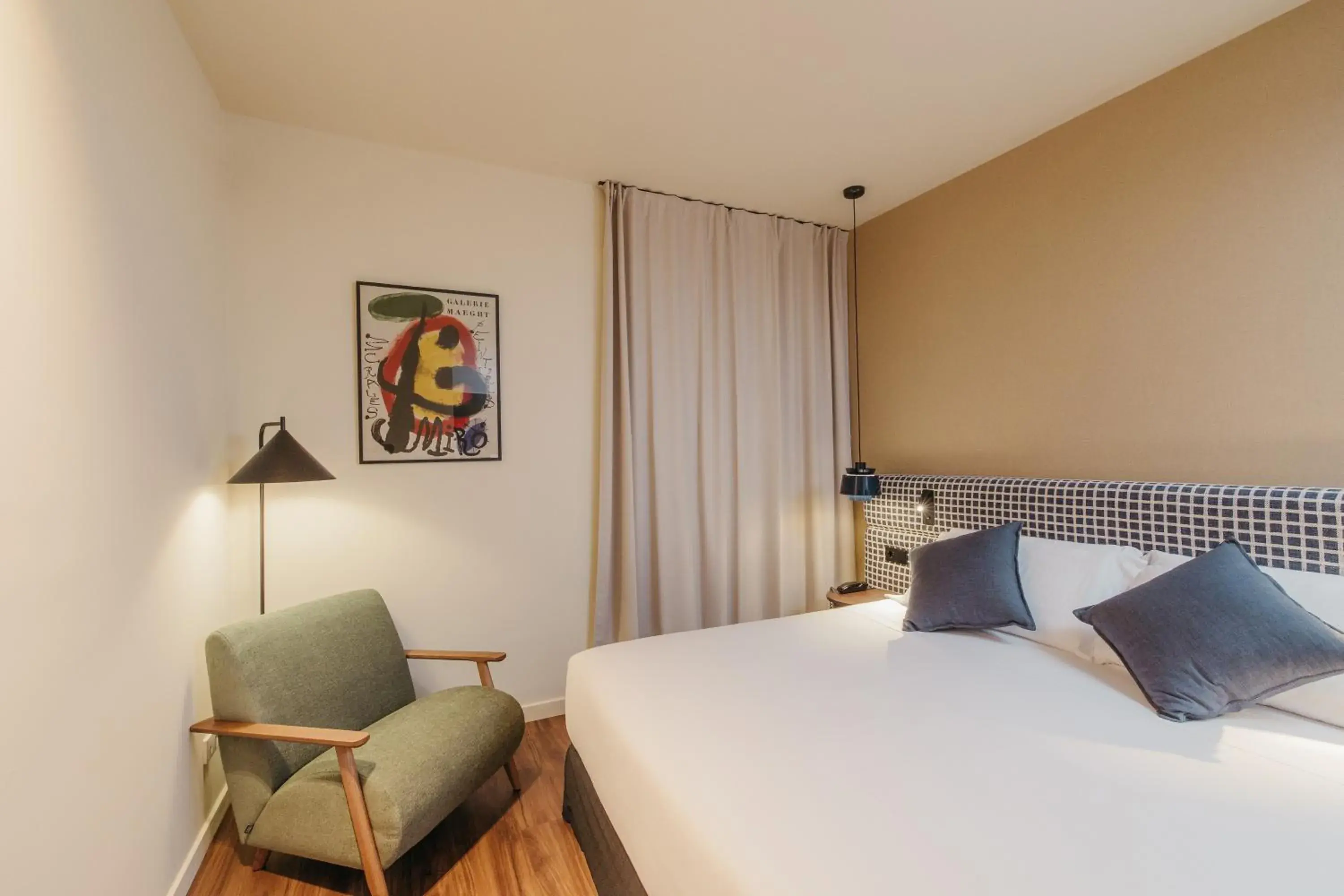 Superior Queen Room with Free Parking in H Regas Adults Only Superior Queen Room with Free Parking in H Regas Adults Only