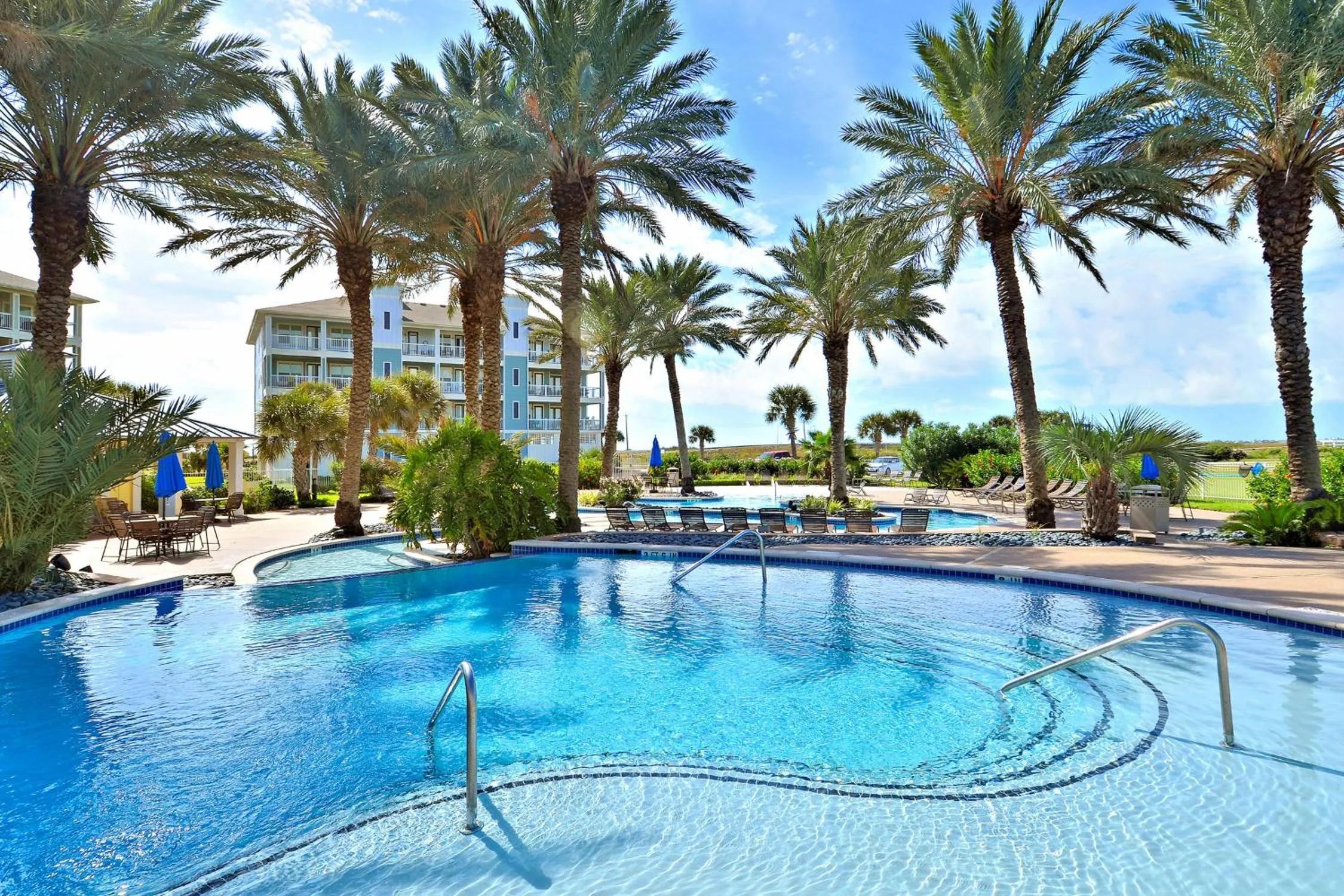 Swimming pool in Wine Down