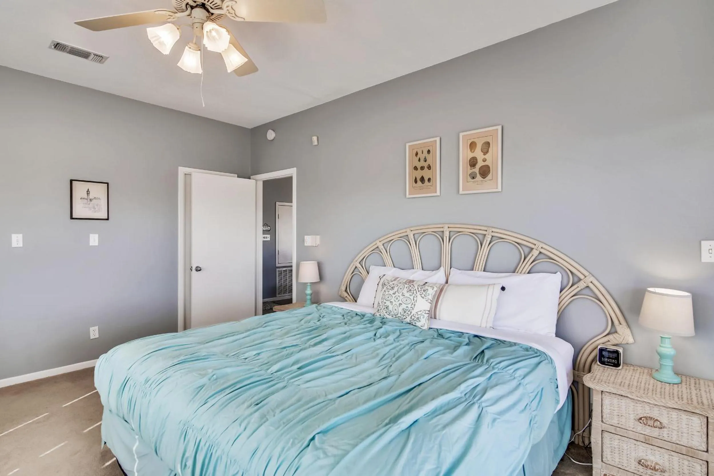 Bedroom, Bed in Mutiny on the Bounty