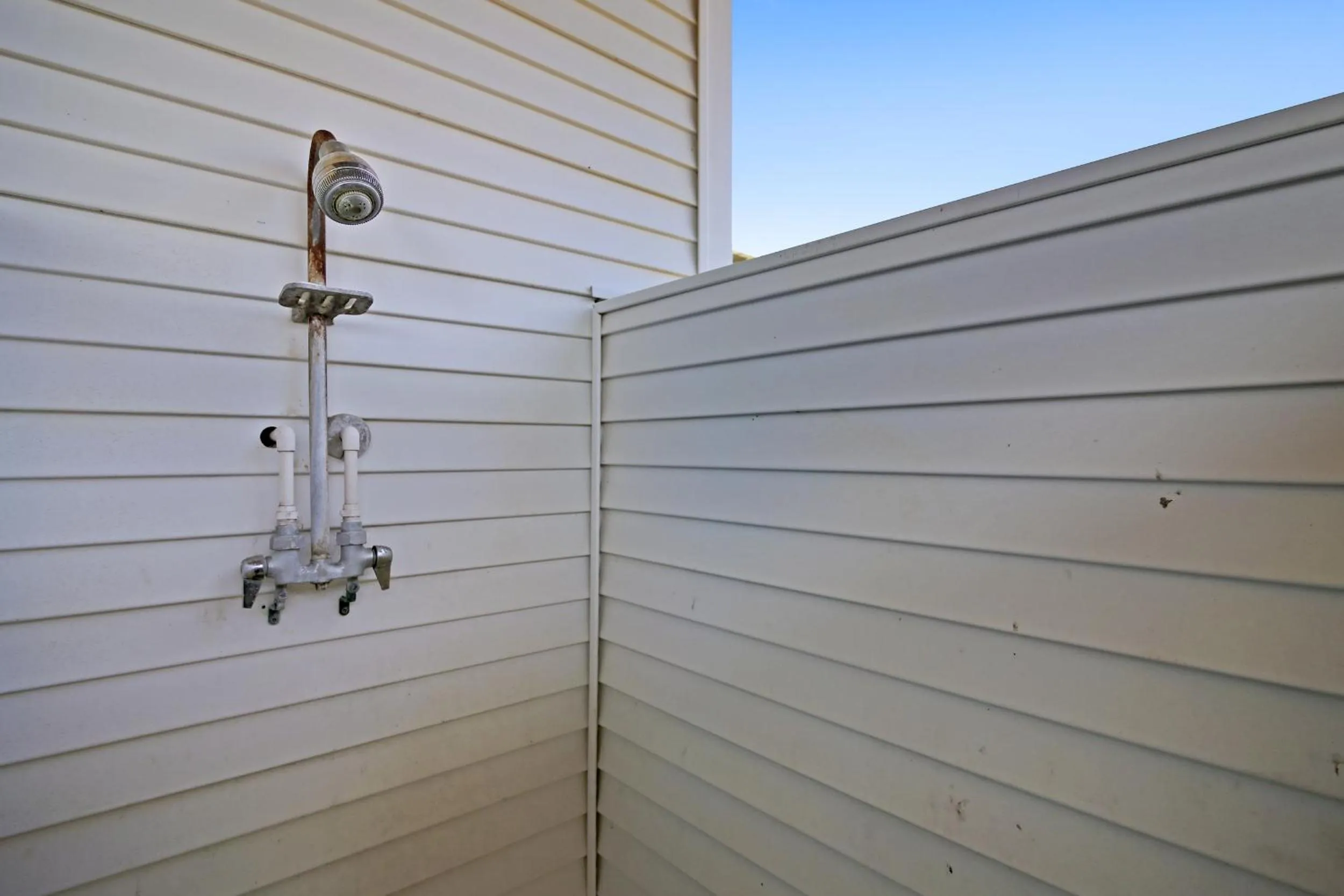 Property building in Mutiny on the Bounty