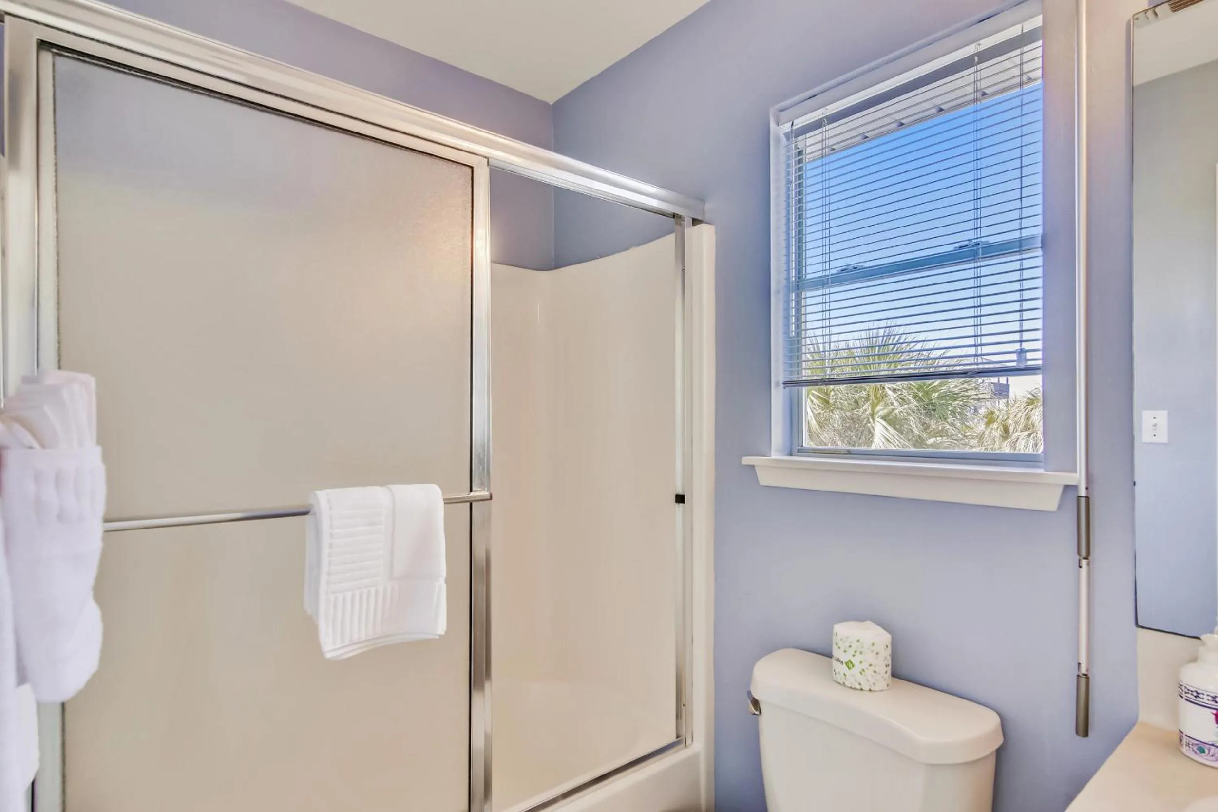 Bathroom in Mutiny on the Bounty