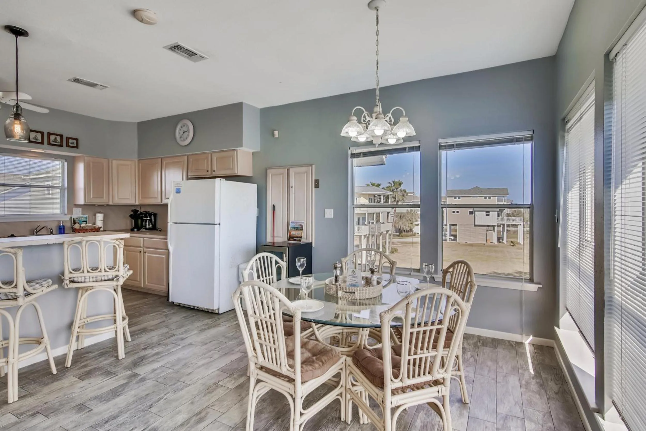 Living room in Mutiny on the Bounty