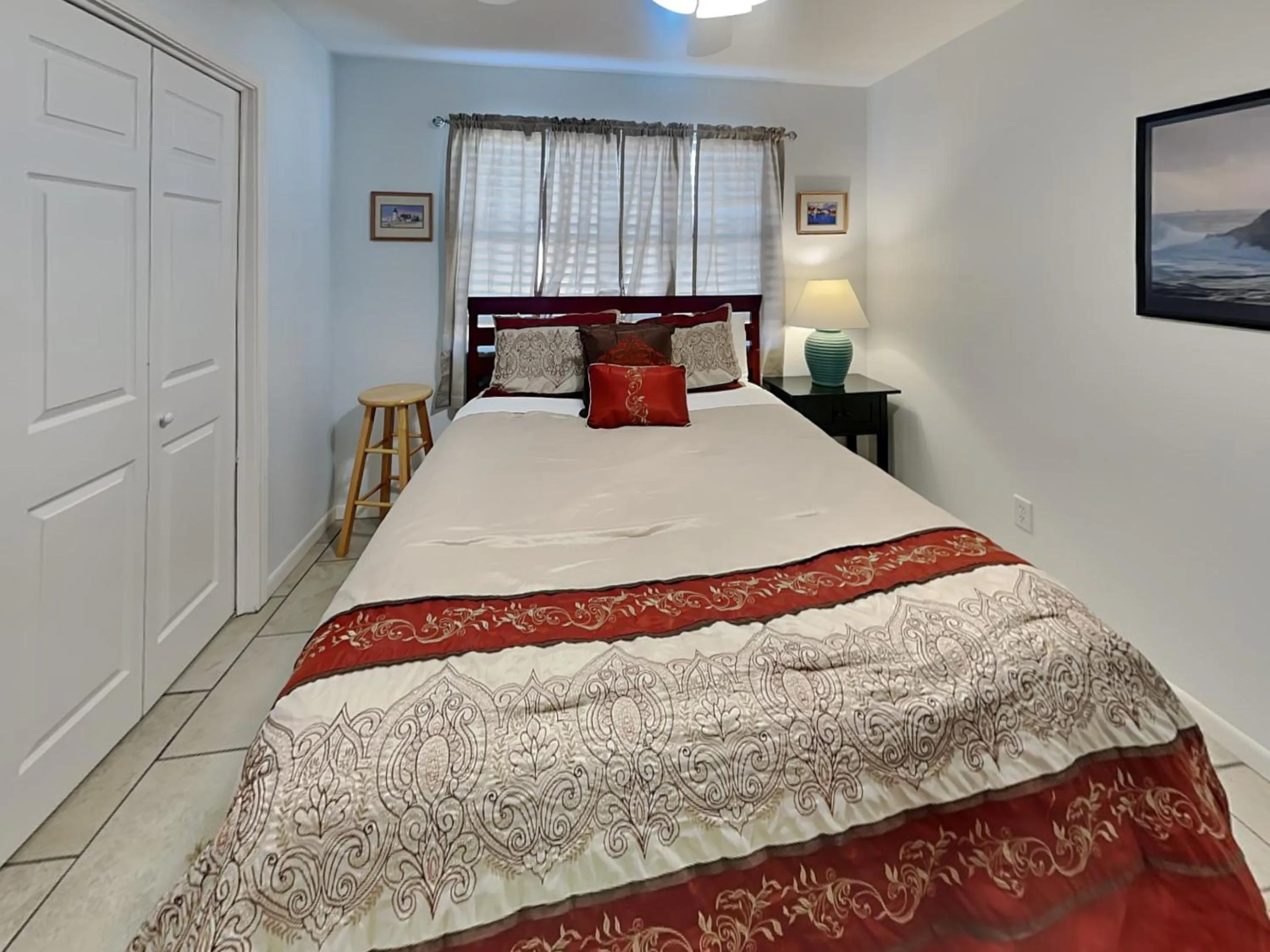 Bed in Catch of the Day