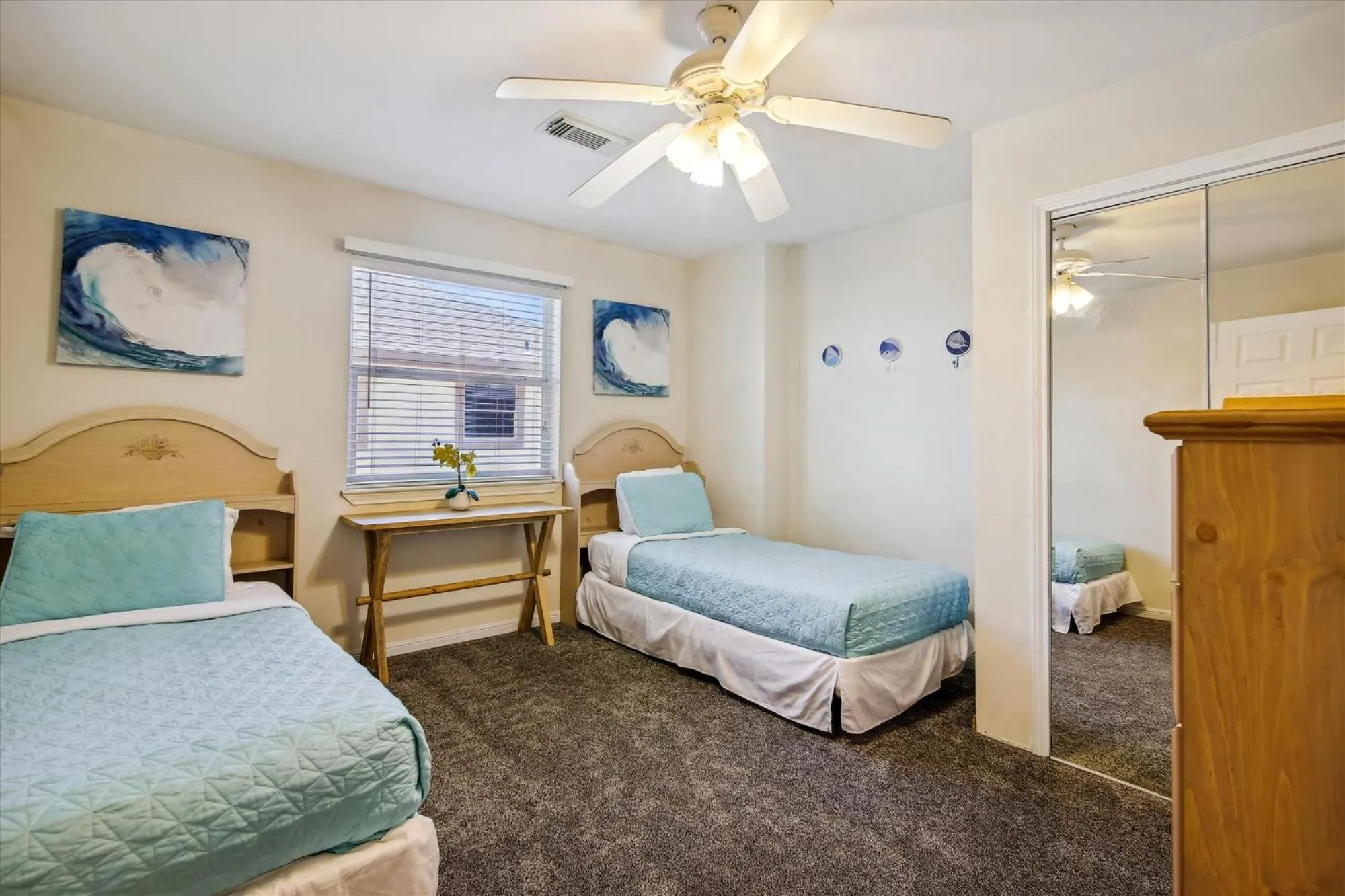 Bedroom, Bed in American Pride