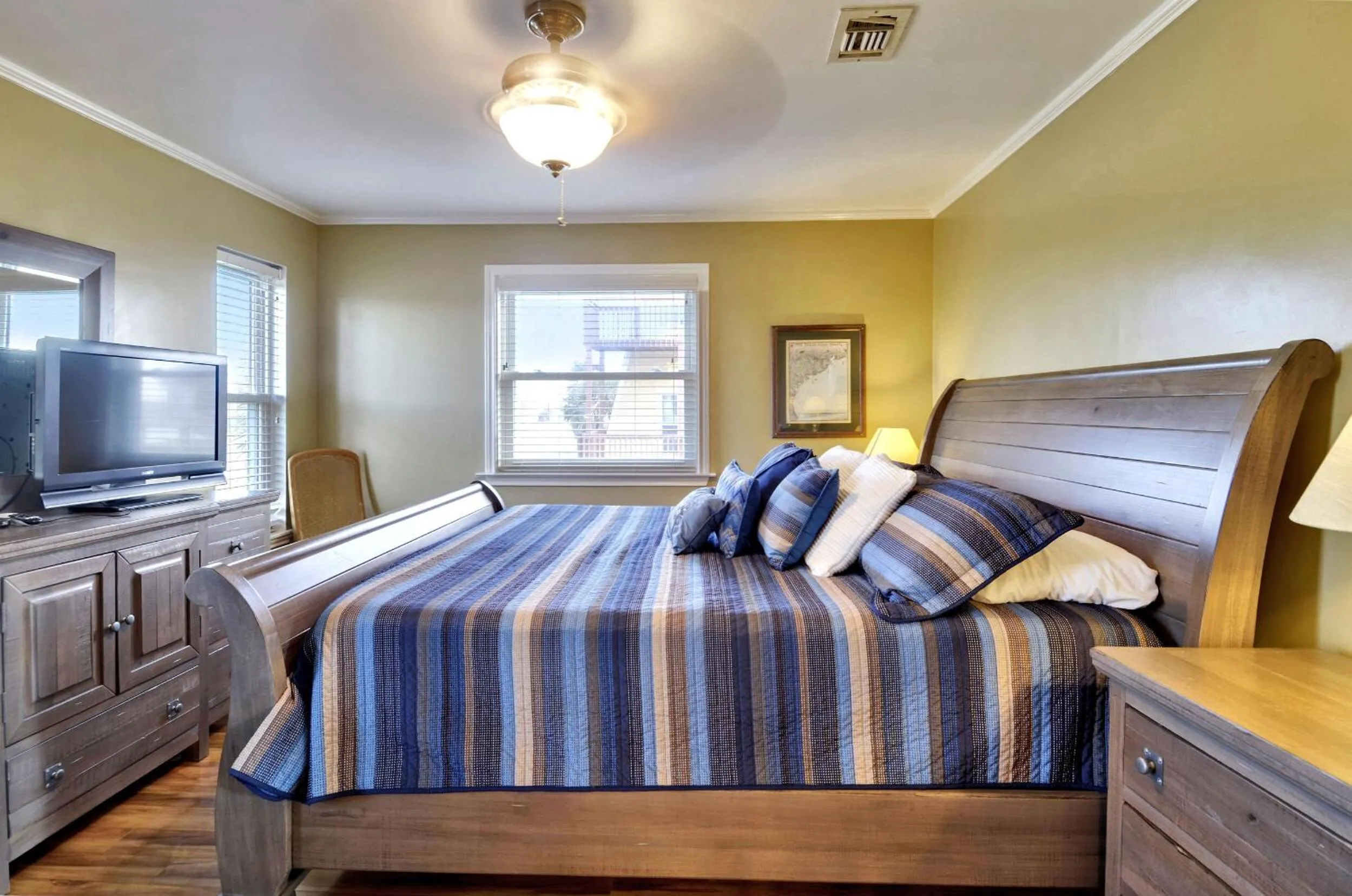 Bedroom, Bed in A Sunny Sandbar