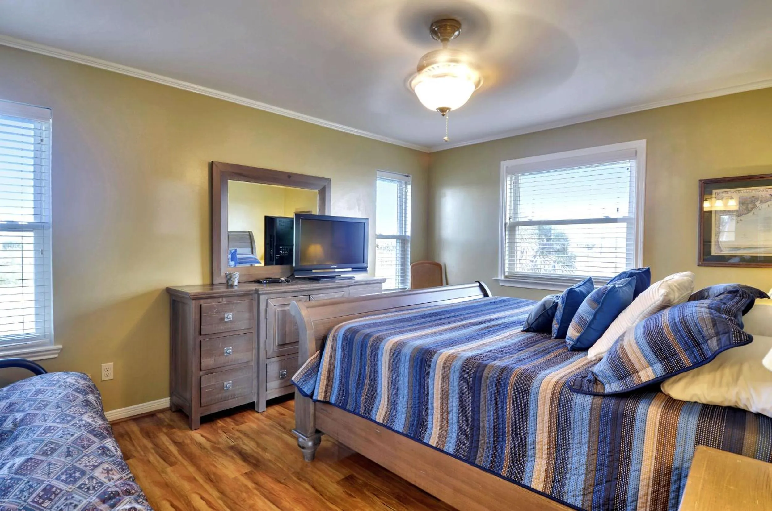 Bedroom, Bed in A Sunny Sandbar