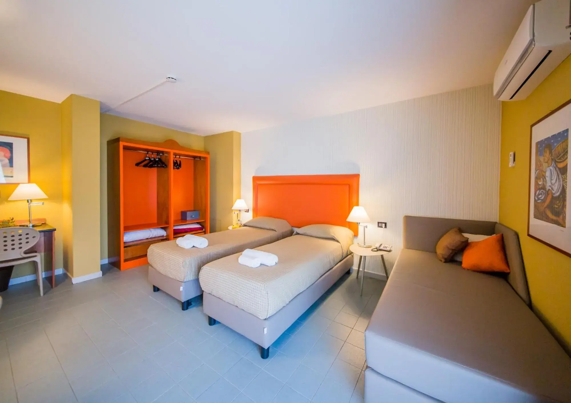 Photo of the whole room, Bed in Albergo Athenaeum Photo of the whole room, Bed in Albergo Athenaeum