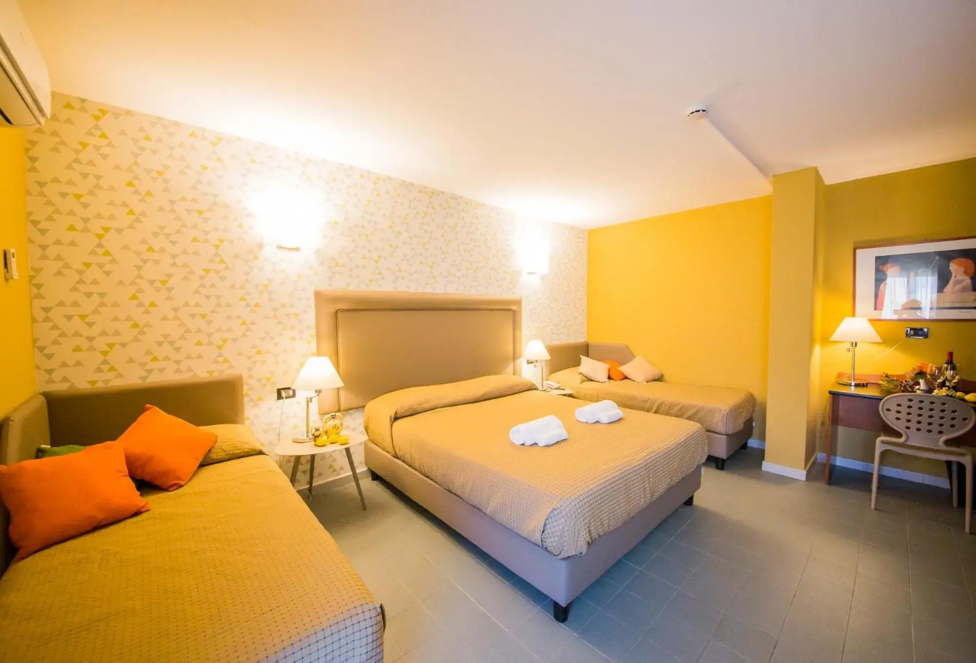 Photo of the whole room, Bed in Albergo Athenaeum Photo of the whole room, Bed in Albergo Athenaeum