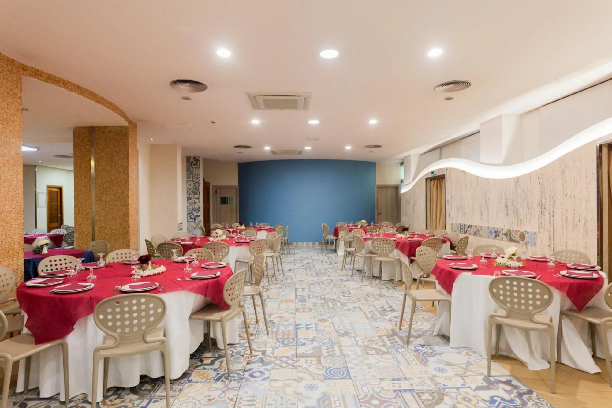 Restaurant/places to eat in Albergo Athenaeum